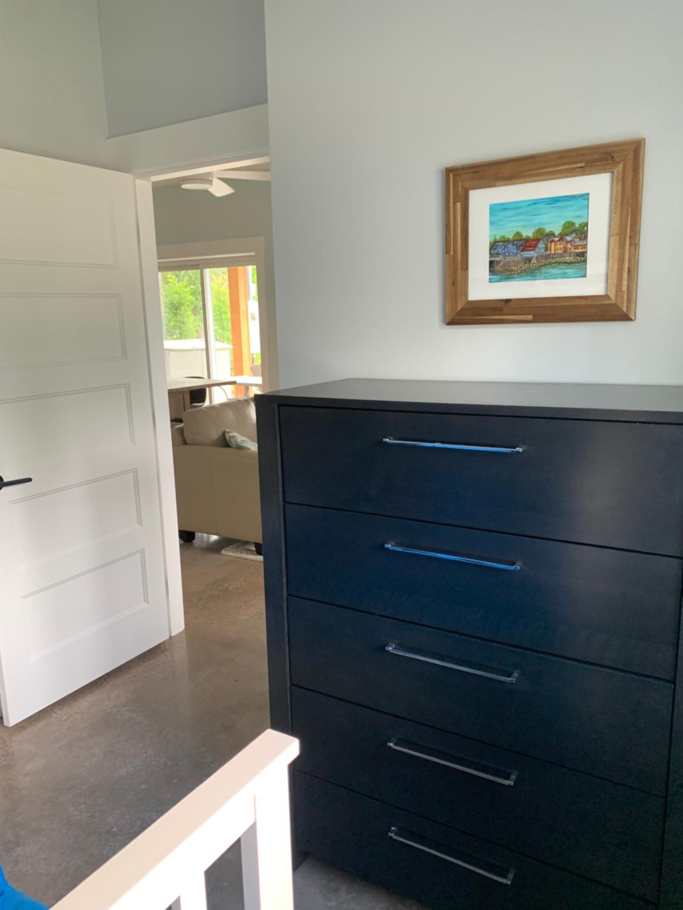 Shuswap, Sun Filled, Pet Friendly, Beach Cottage & Suite
