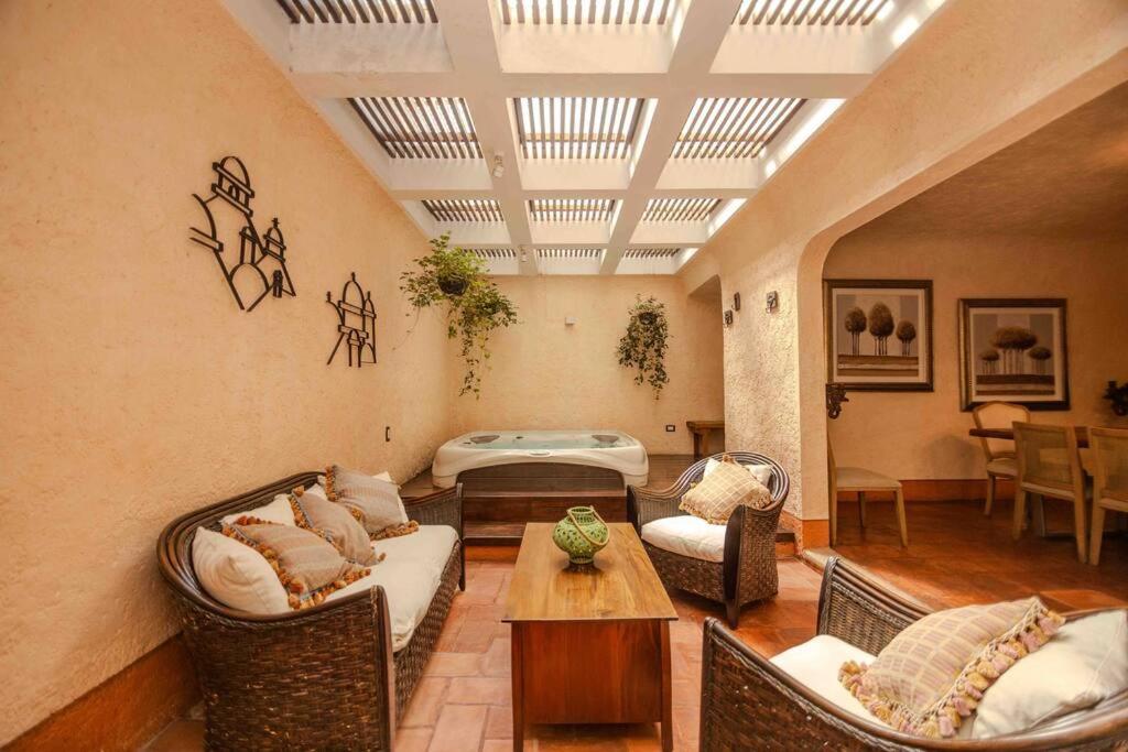 Casa Vecchia Centric Antigua Home AN010 view 4