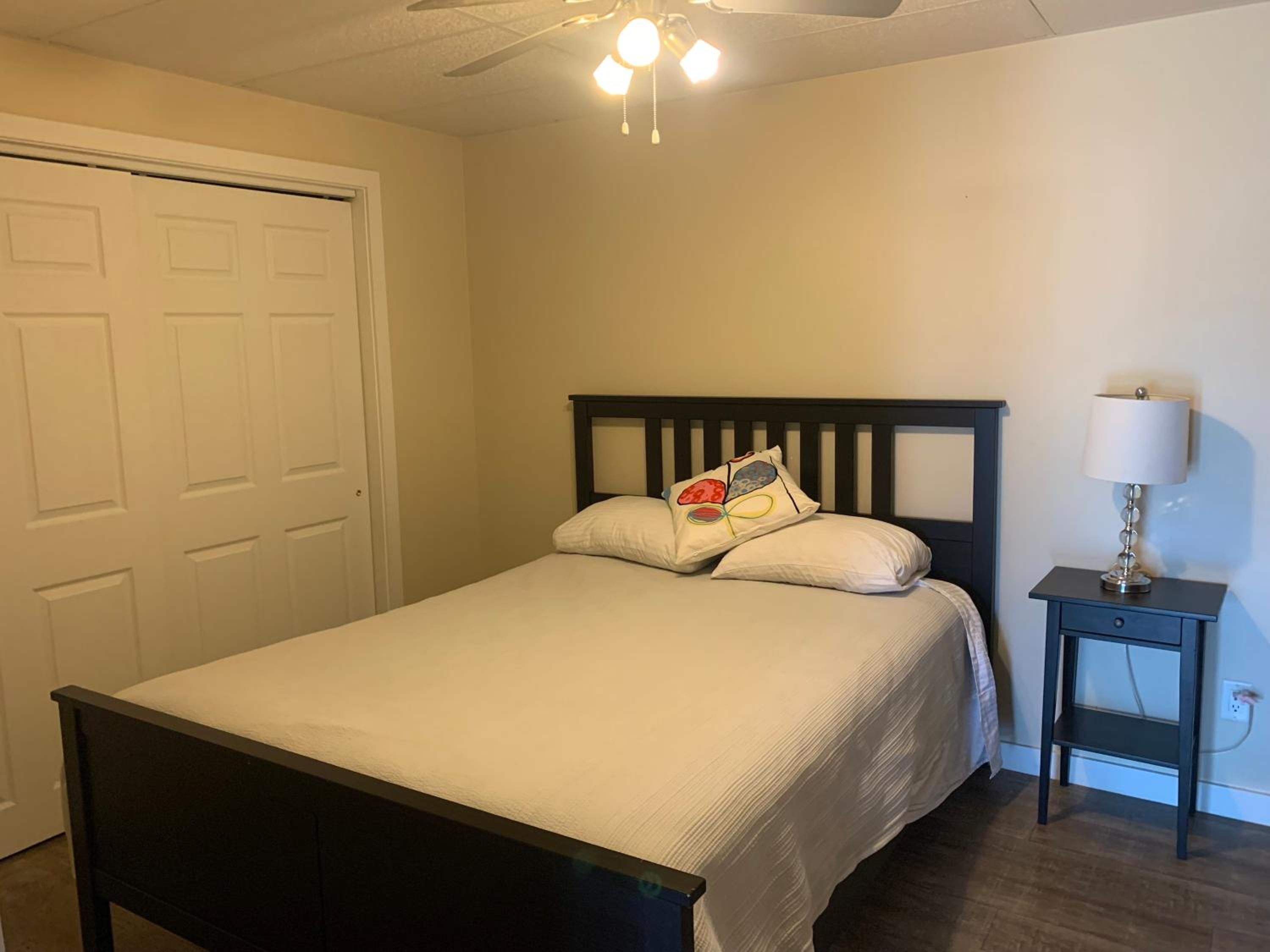 Shuswap, Sun Filled, Pet Friendly, Beach Cottage & Suite