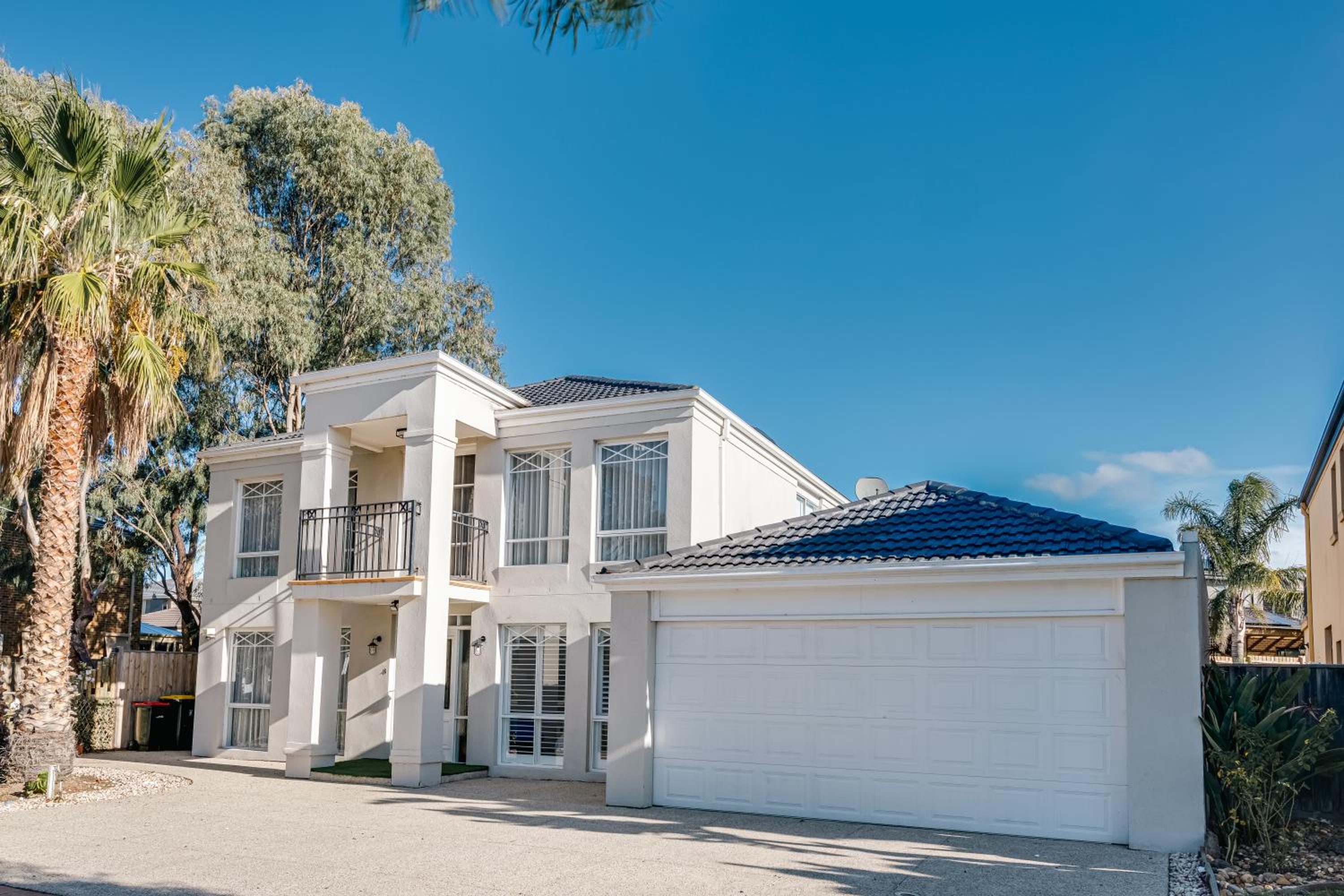 StayAU Family Group 6BR Oasis Sanctuary Lakeview