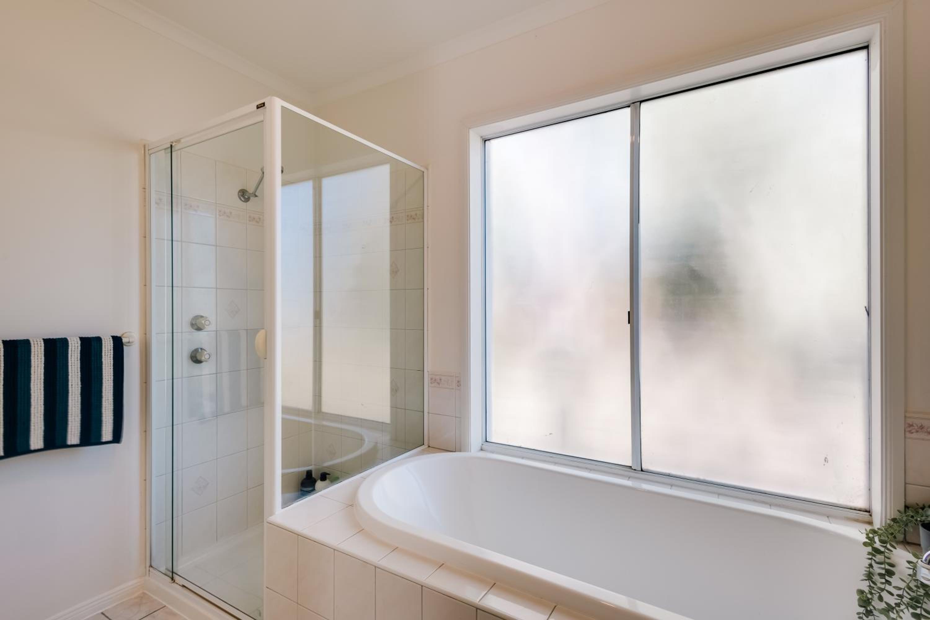 StayAU Family Group 6BR Oasis Sanctuary Lakeview