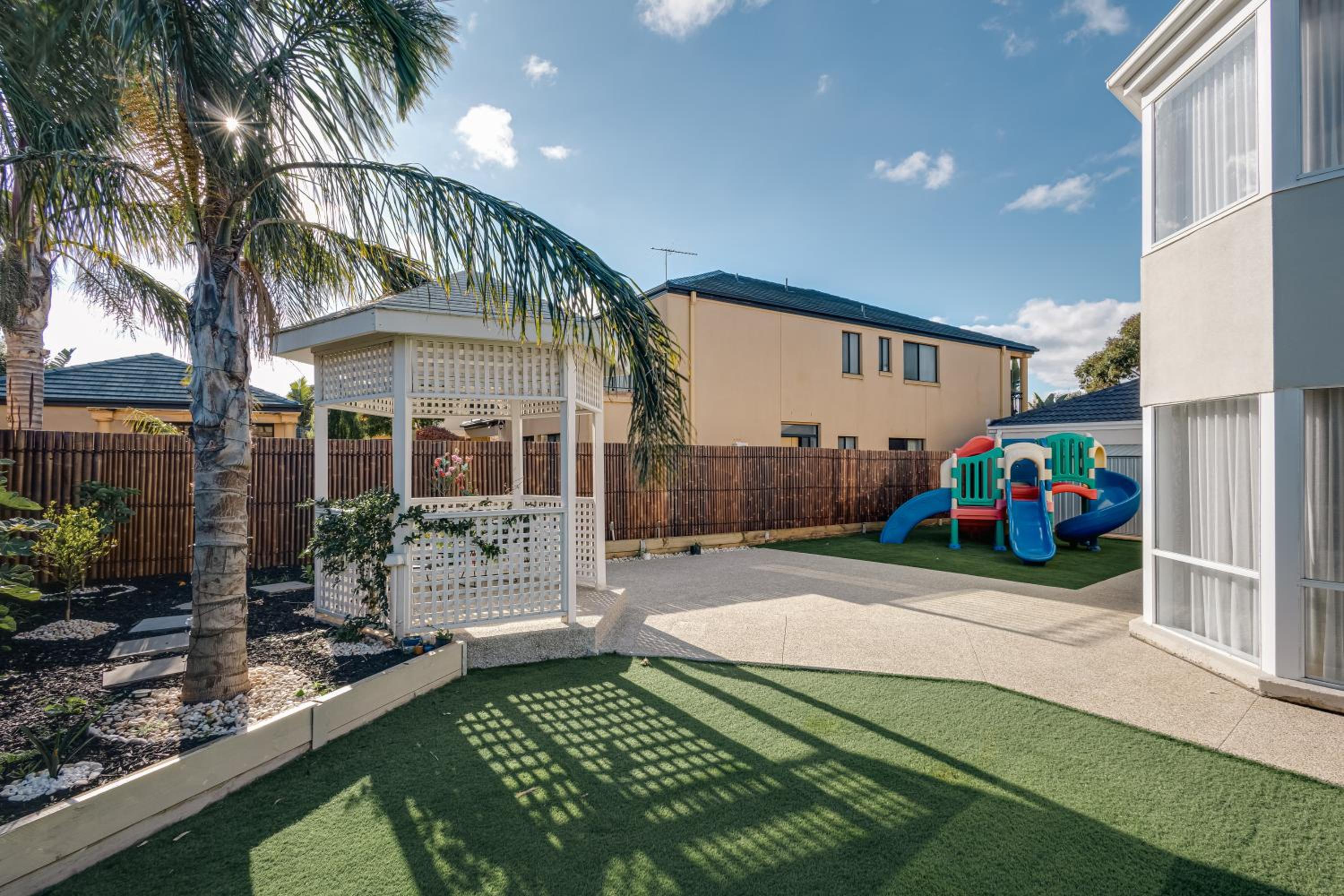 StayAU Family Group 6BR Oasis Sanctuary Lakeview