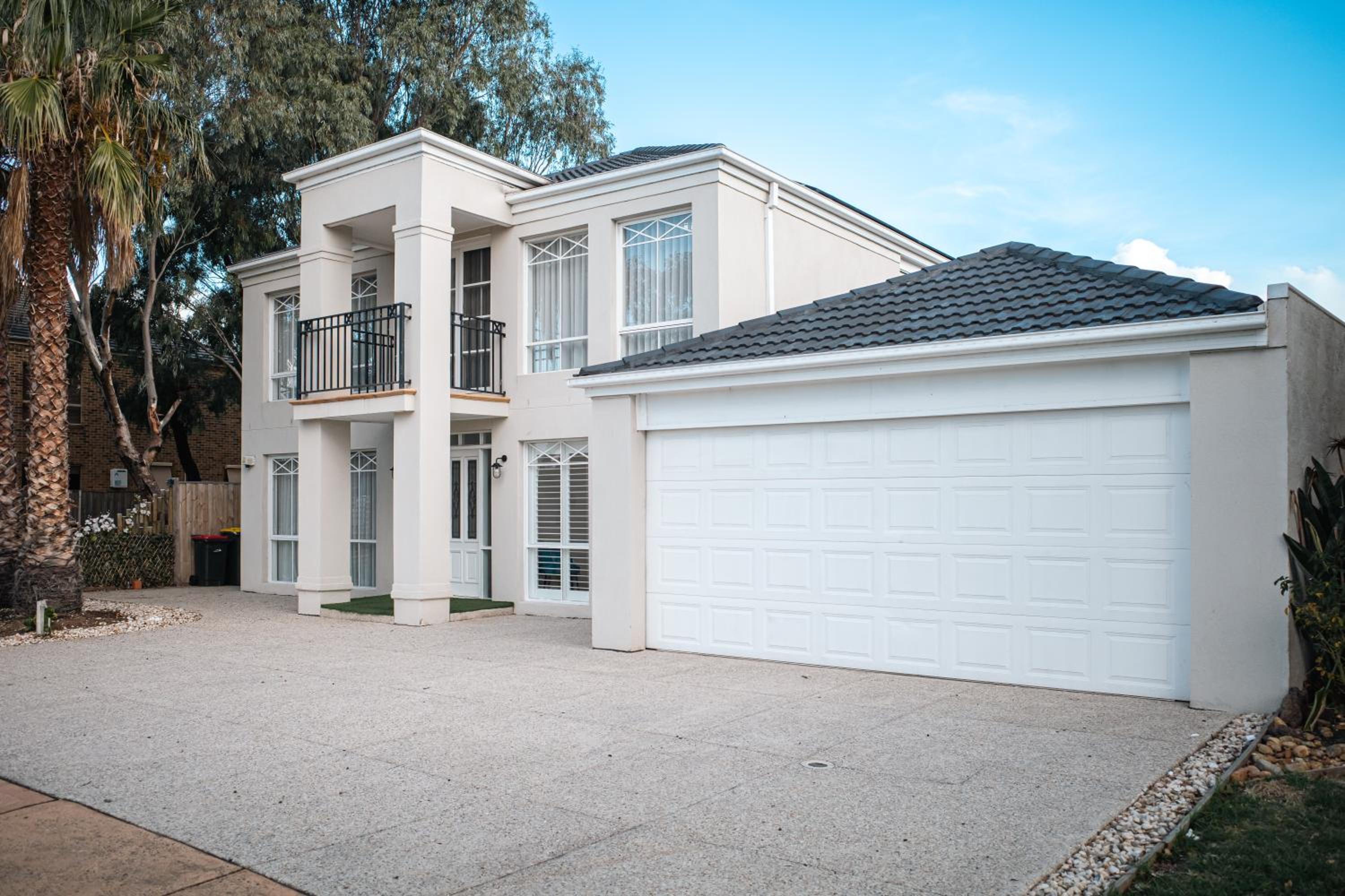 StayAU Family Group 6BR Oasis Sanctuary Lakeview