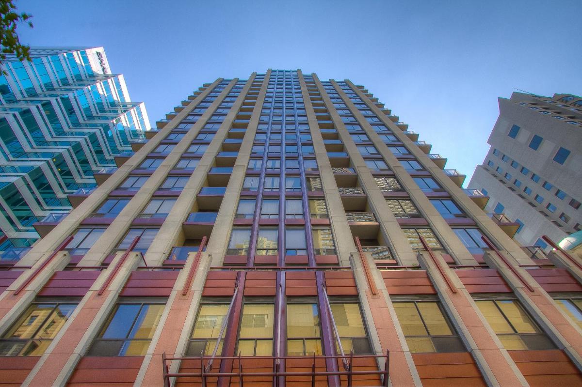 Hotel Sky Suites Yorkville - Image 1