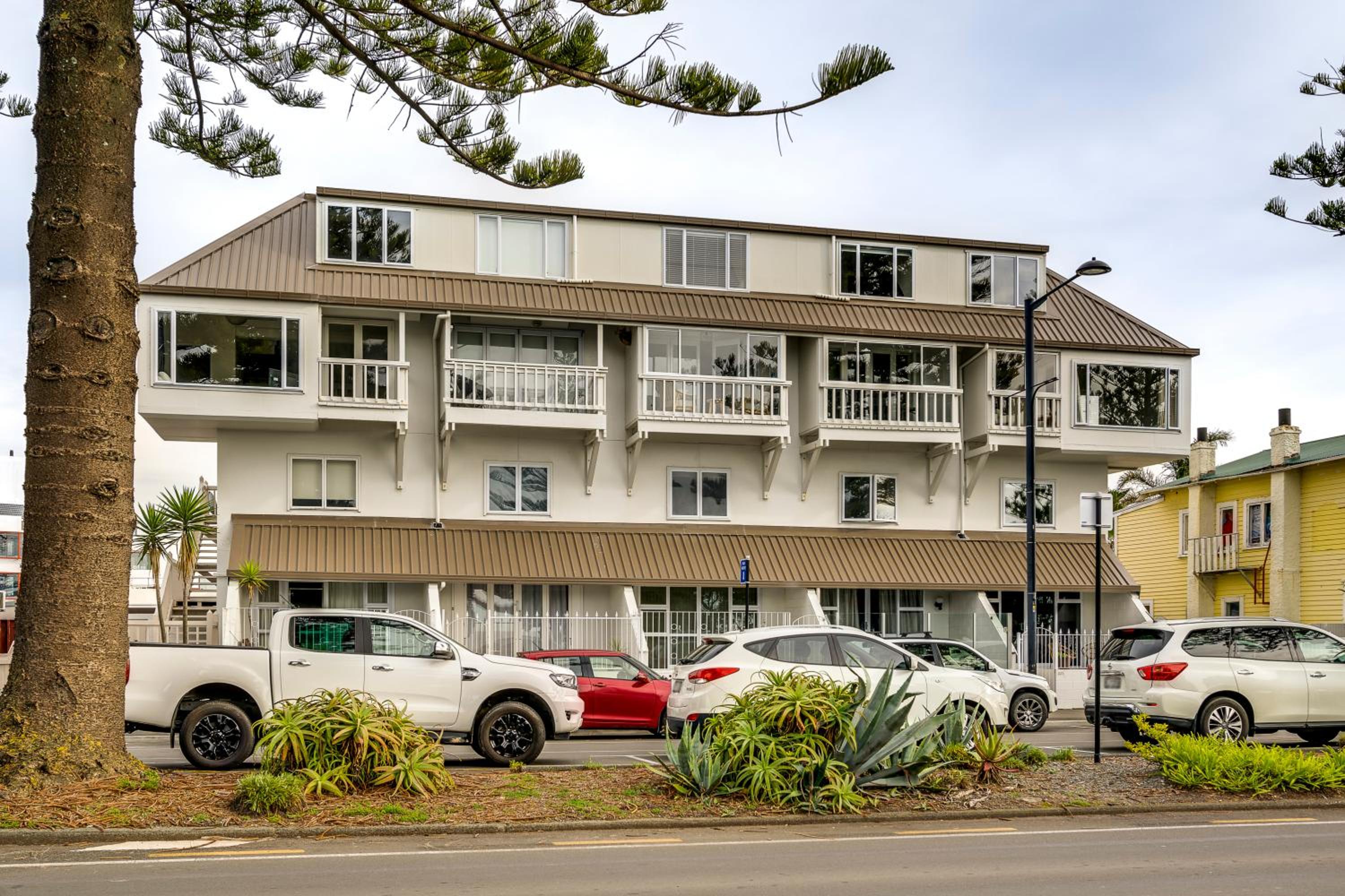 Seabreeze Central - Napier City Holiday Home view 3