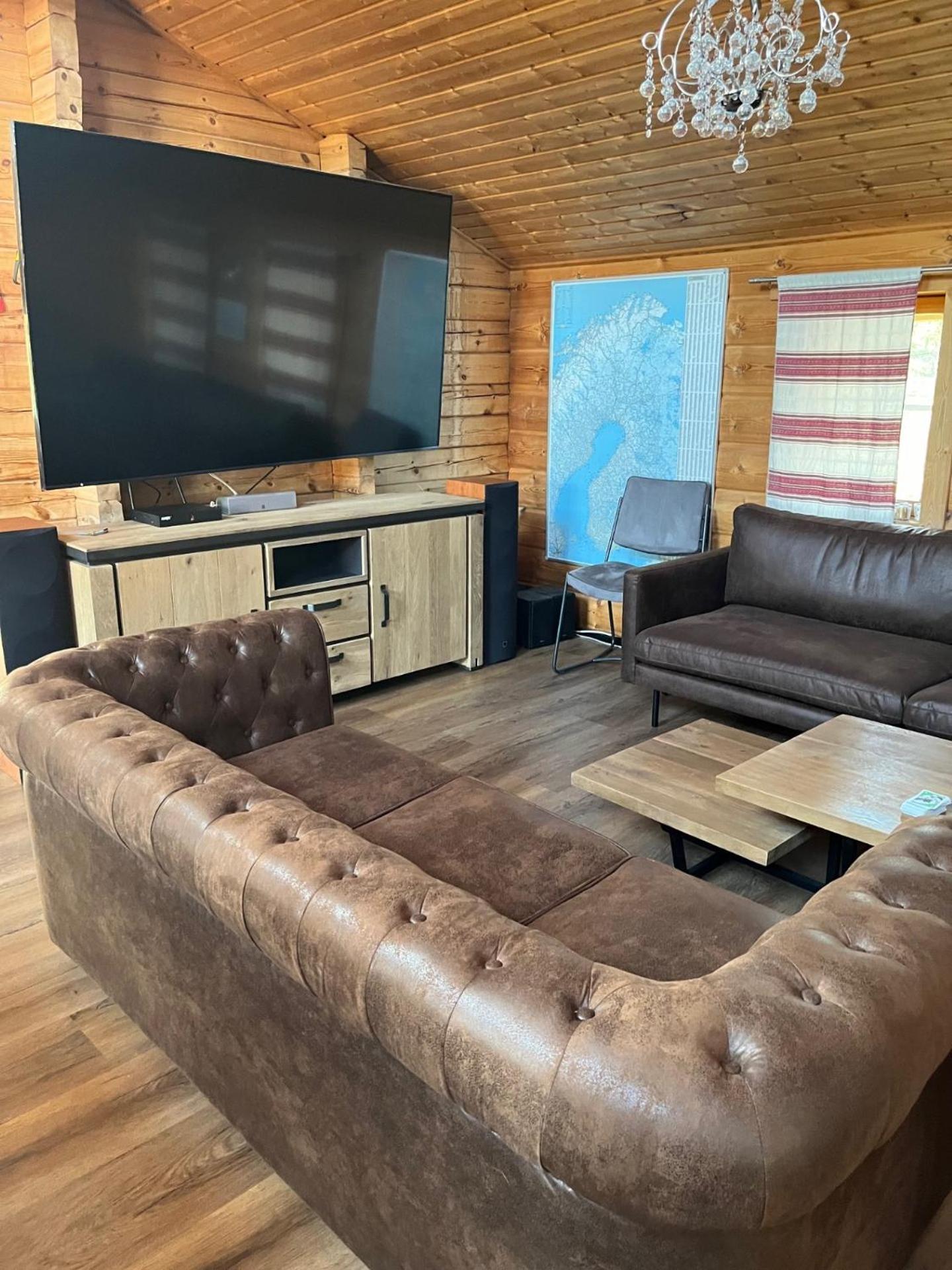Luxury Holiday Home with Private Lake