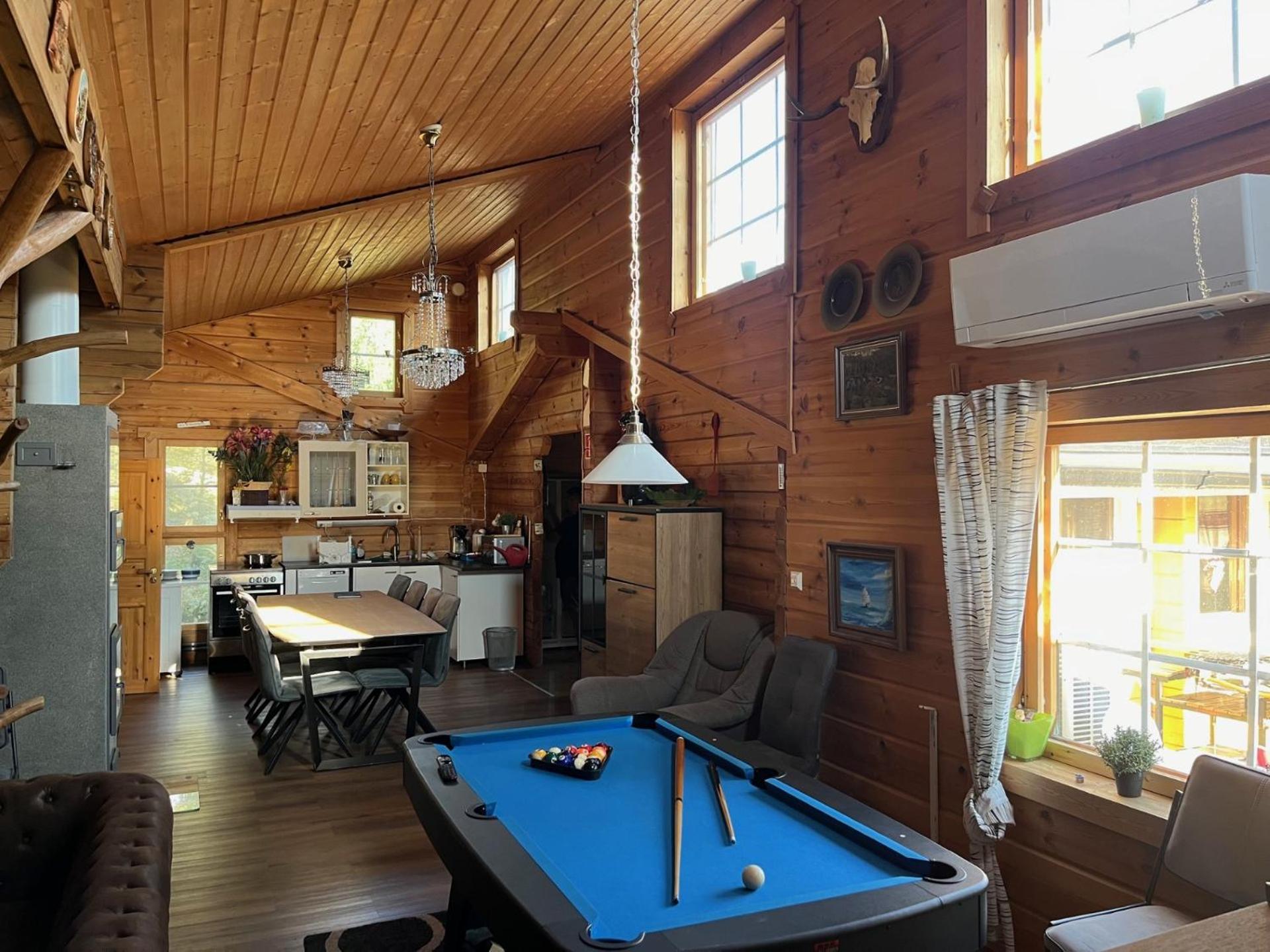 Luxury Holiday Home with Private Lake