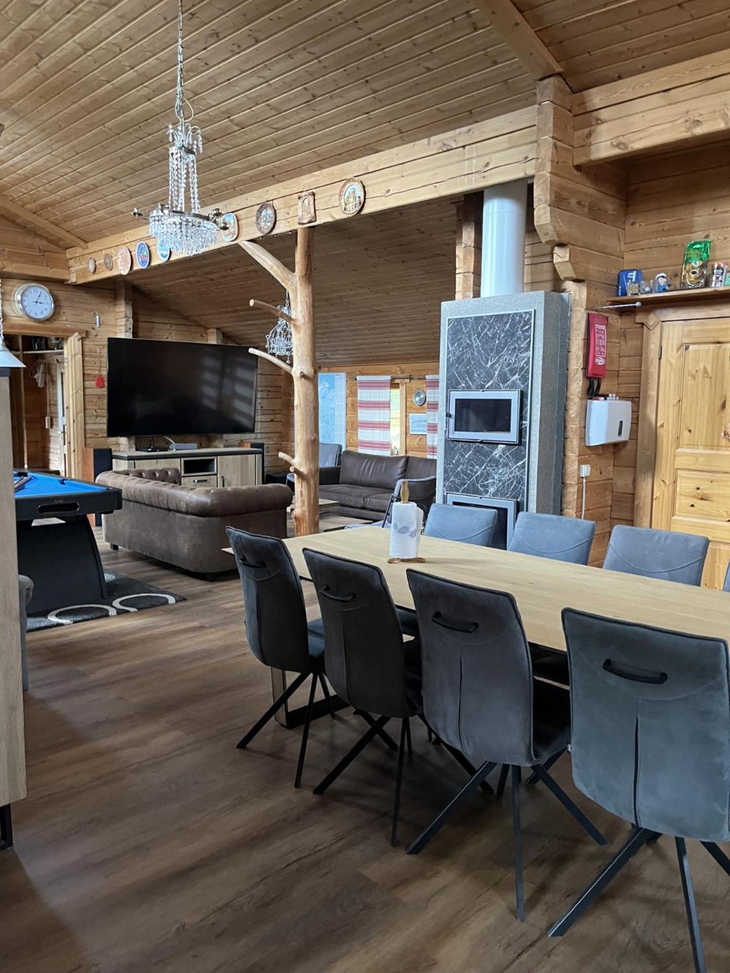 Luxury Holiday Home with Private Lake