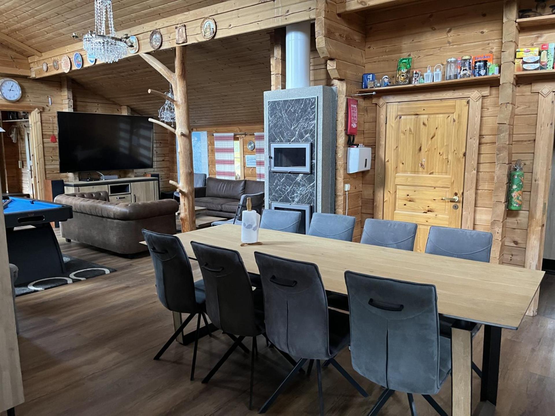 Luxury Holiday Home with Private Lake
