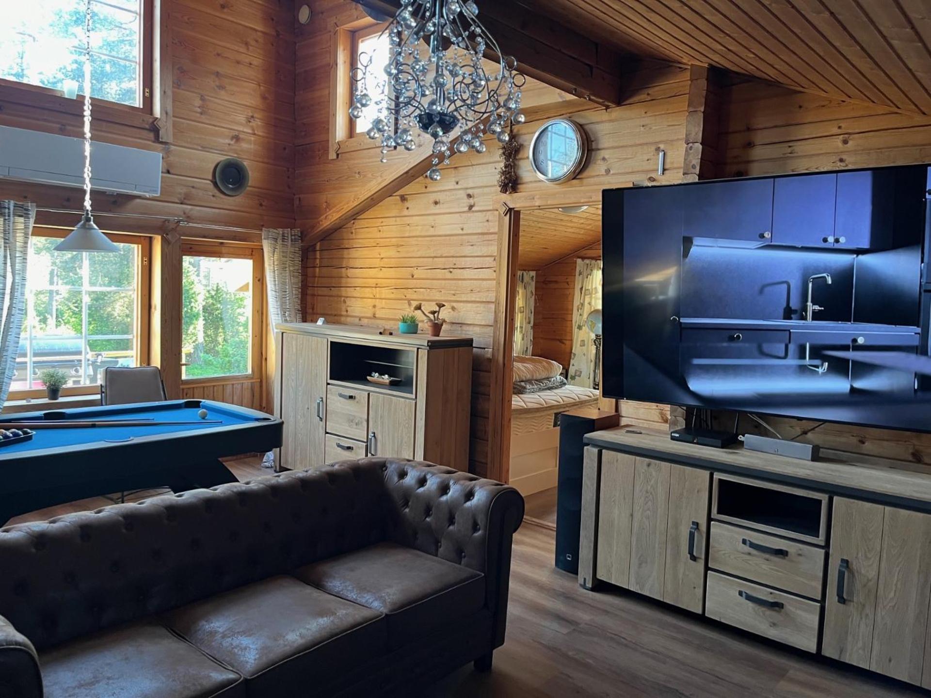 Luxury Holiday Home with Private Lake