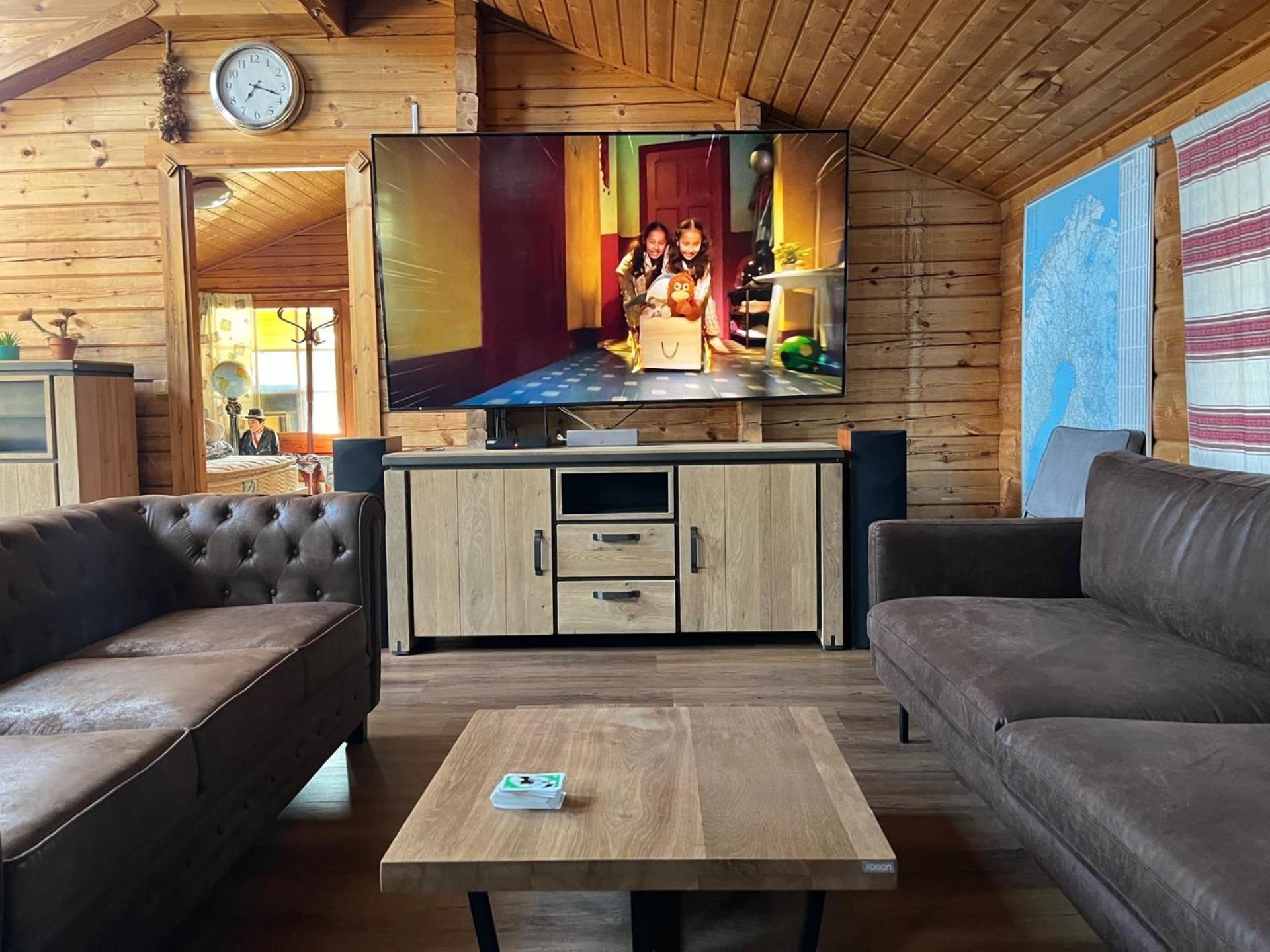Luxury Holiday Home with Private Lake
