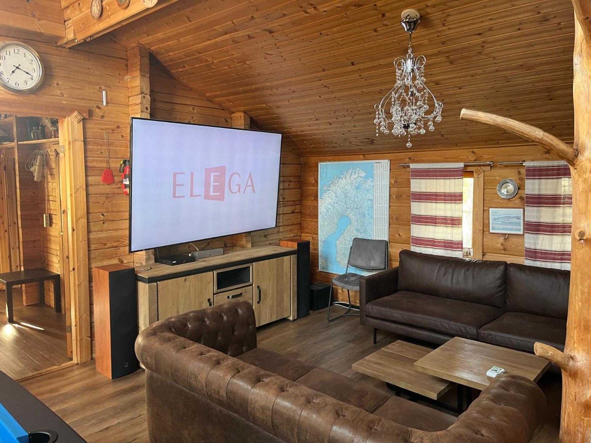 Luxury Holiday Home with Private Lake