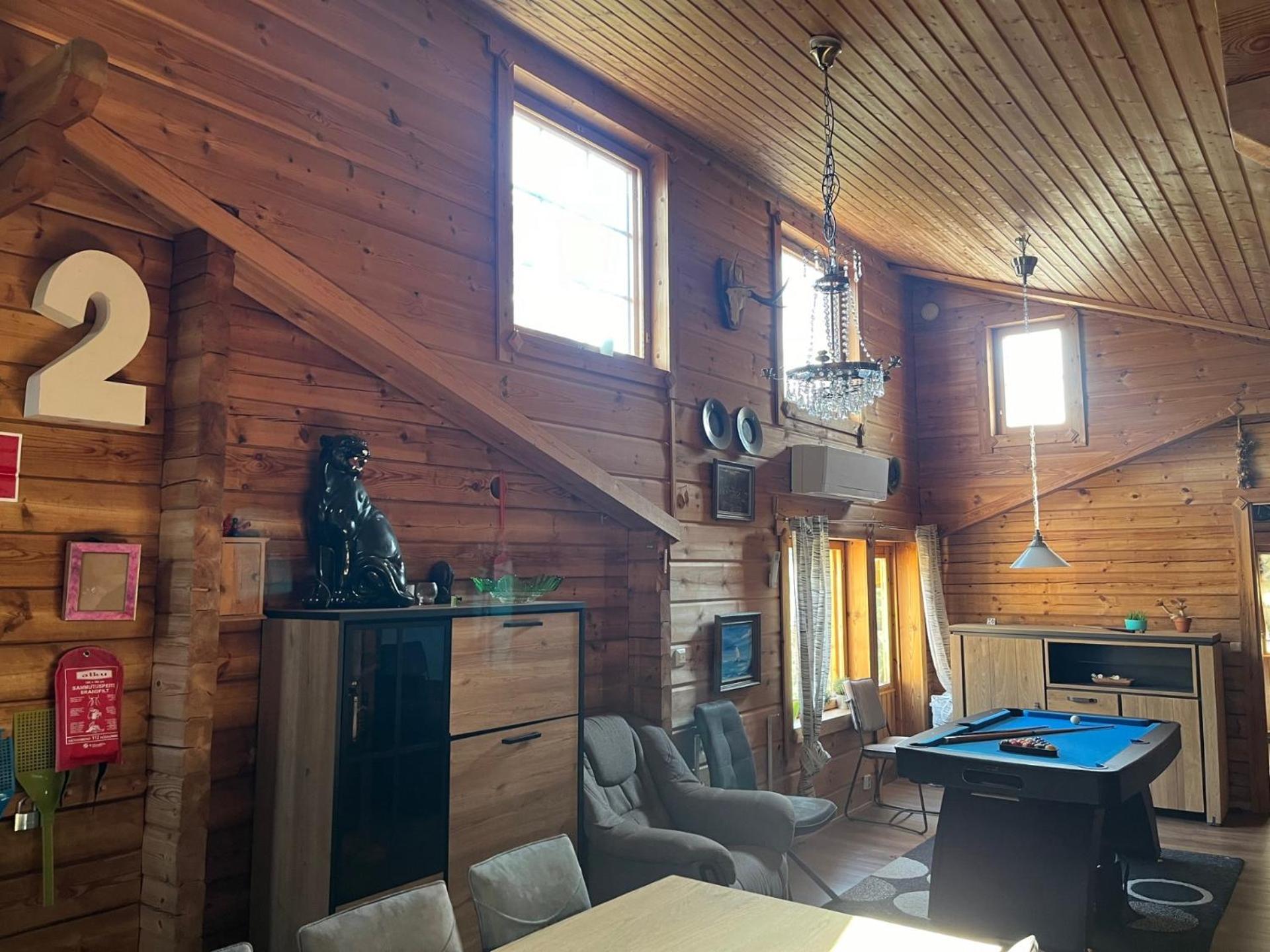 Luxury Holiday Home with Private Lake