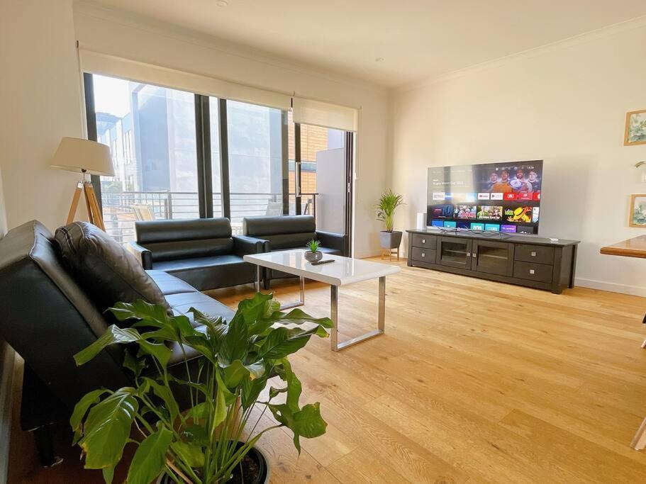 City view 2Br2B- close to CBD-parking