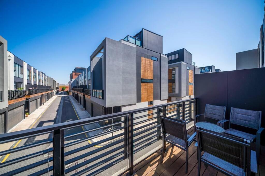 City view 2Br2B- close to CBD-parking