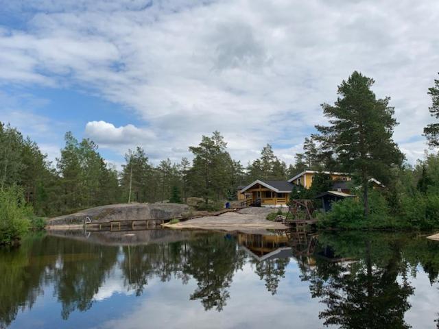 Luxury Holiday Home with Private Lake