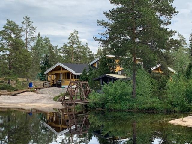 Luxury Holiday Home with Private Lake