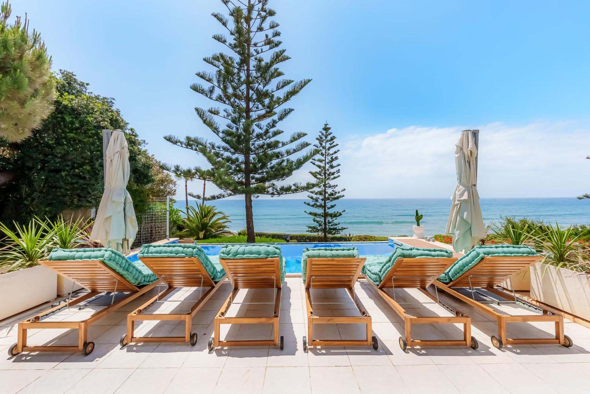 Hotel Villa Calmamar Cabopino Beachfront in Marbella - Image 1