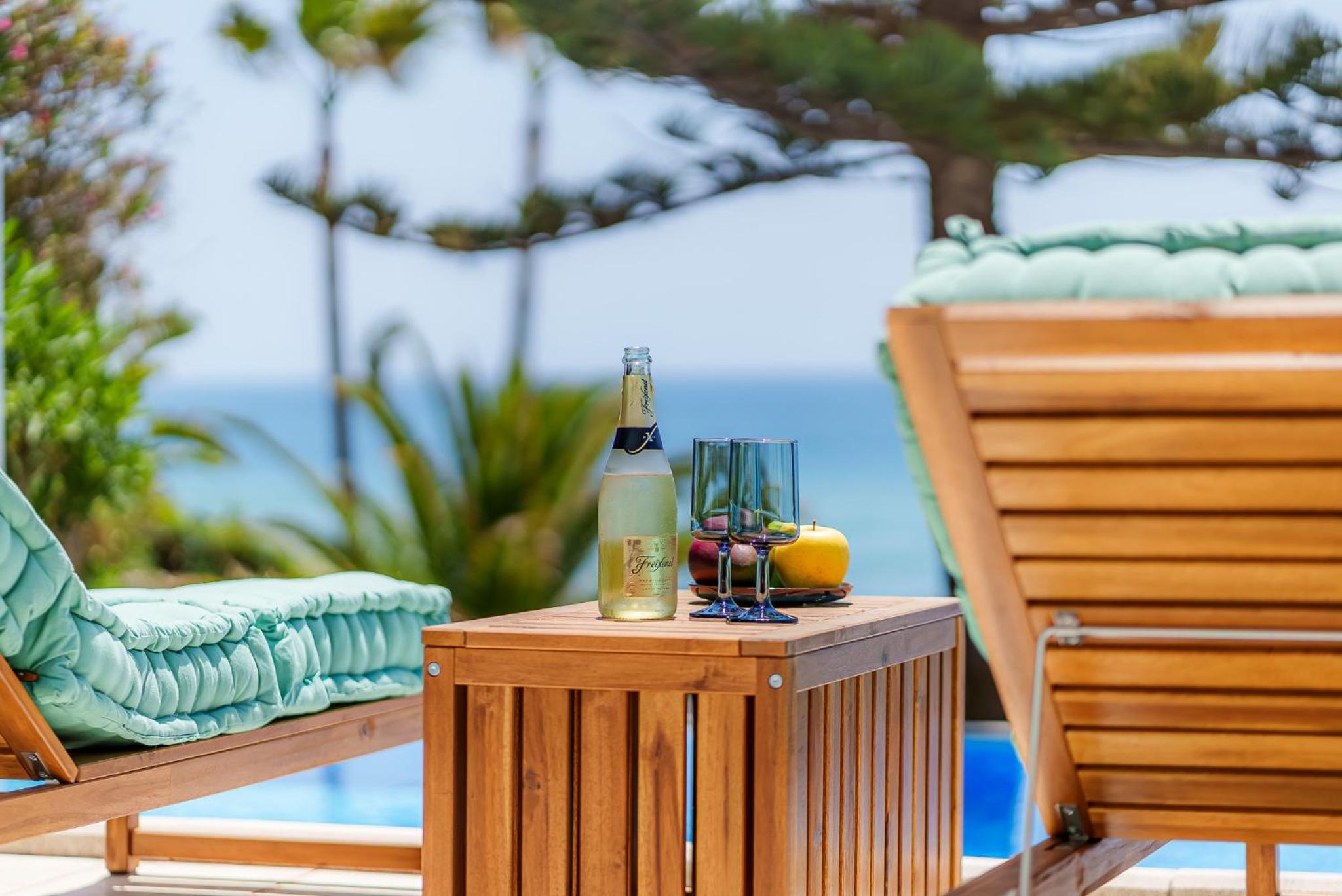 Villa Calmamar Cabopino Beachfront in Marbella