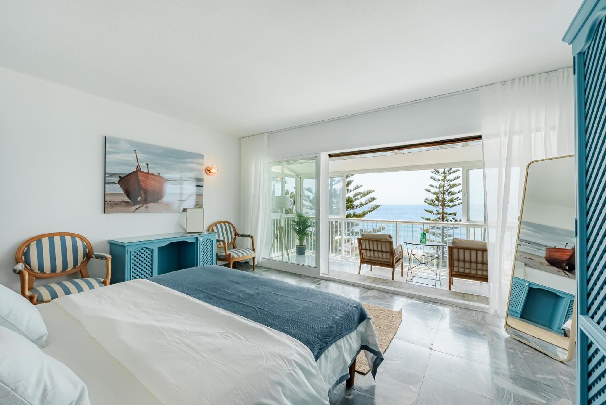 Villa Calmamar Cabopino Beachfront in Marbella