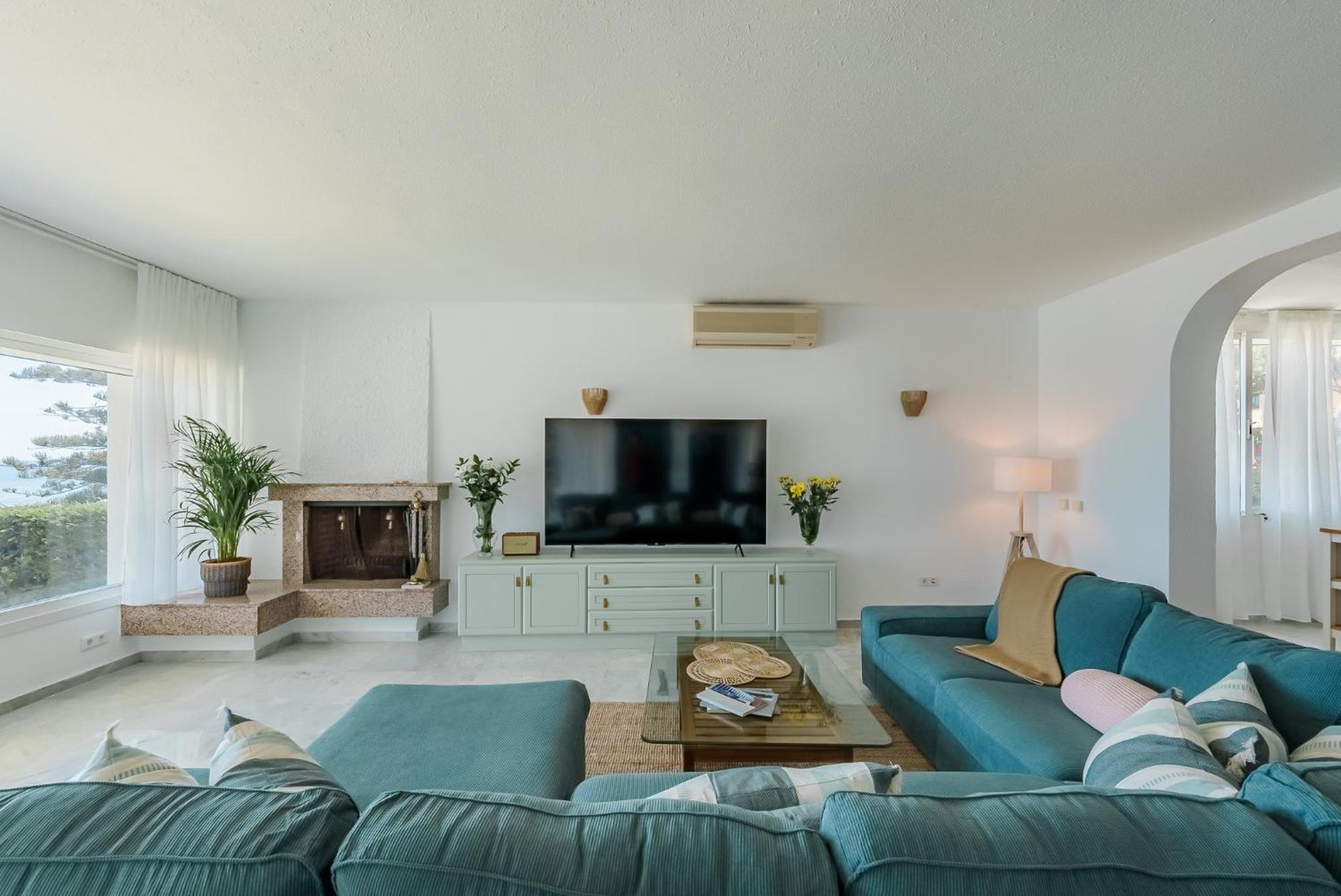 Villa Calmamar Cabopino Beachfront in Marbella