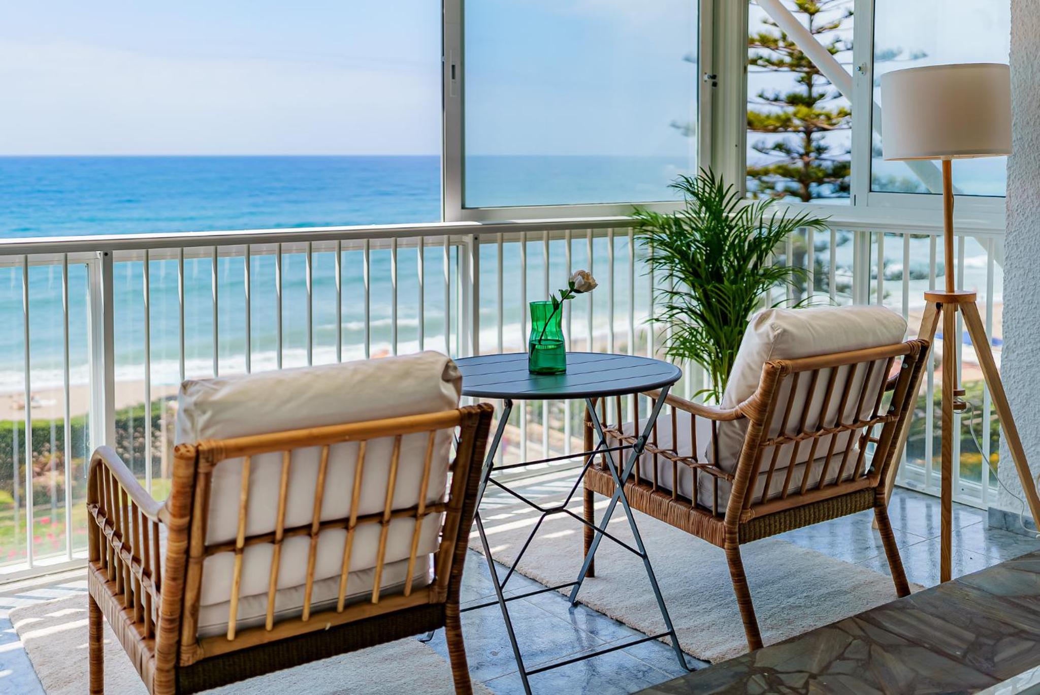 Villa Calmamar Cabopino Beachfront in Marbella