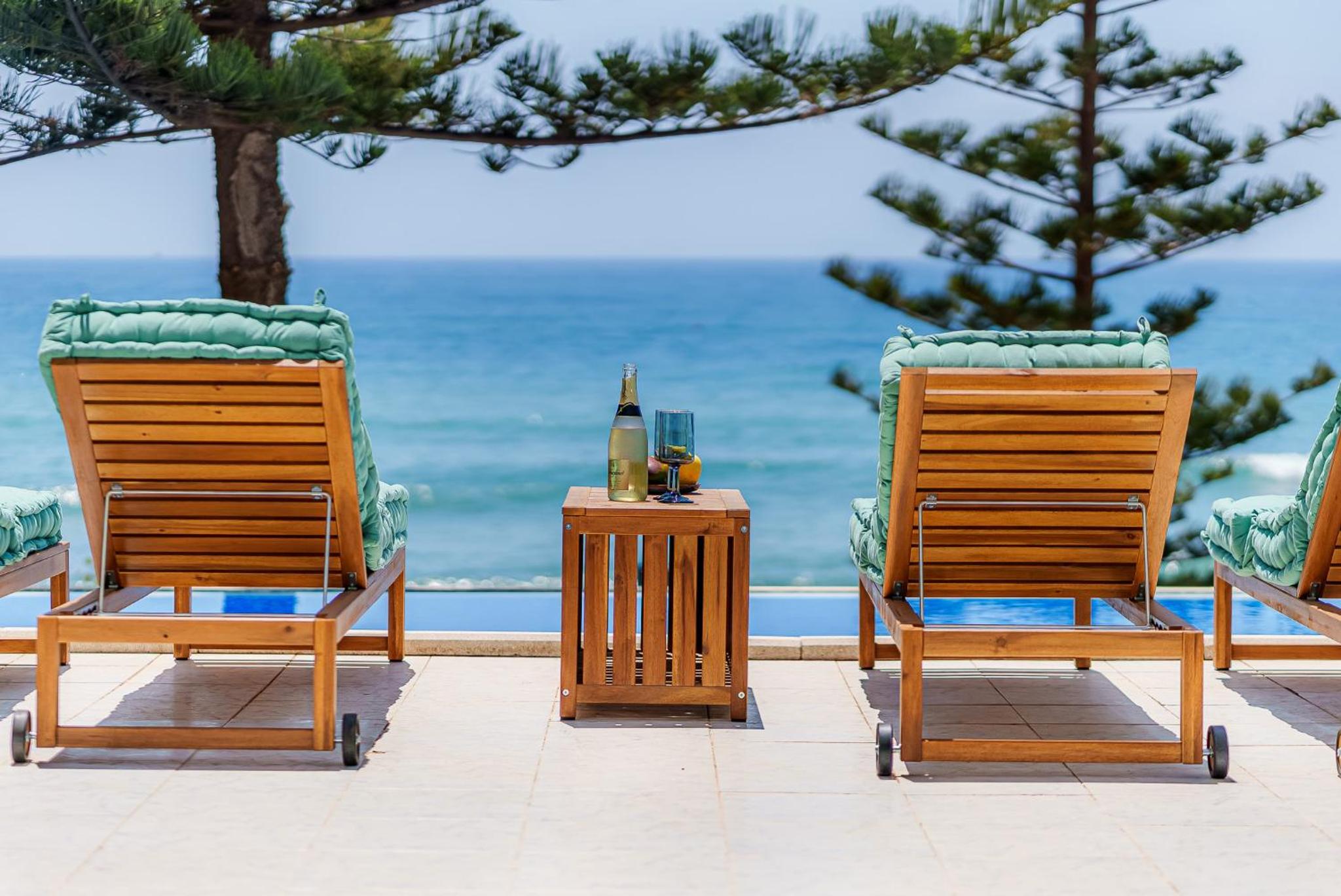 Villa Calmamar Cabopino Beachfront in Marbella