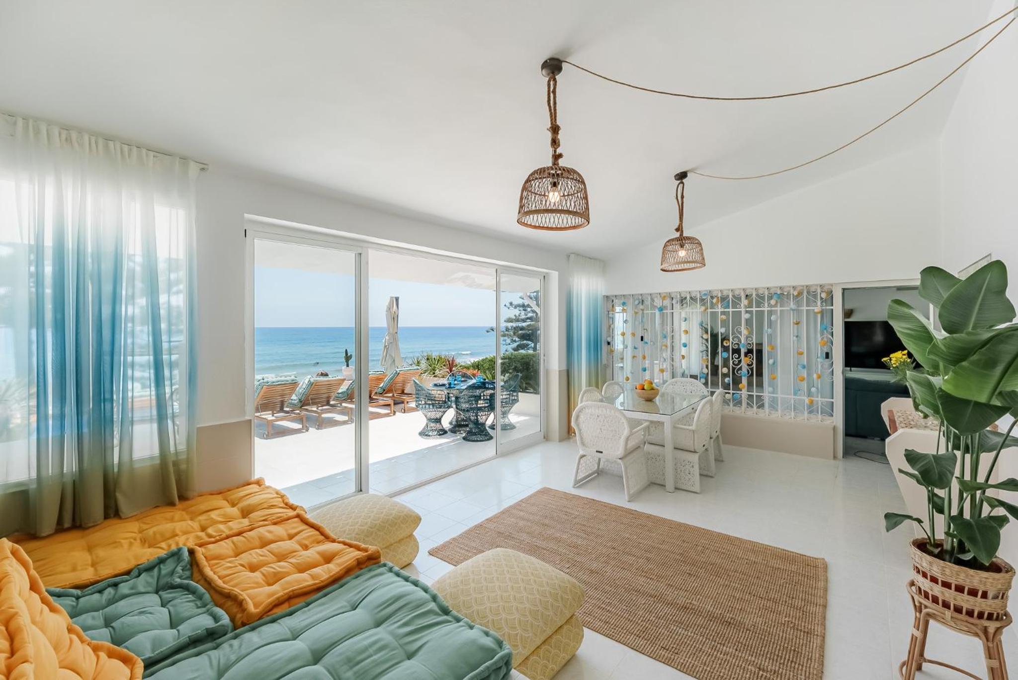 Villa Calmamar Cabopino Beachfront in Marbella