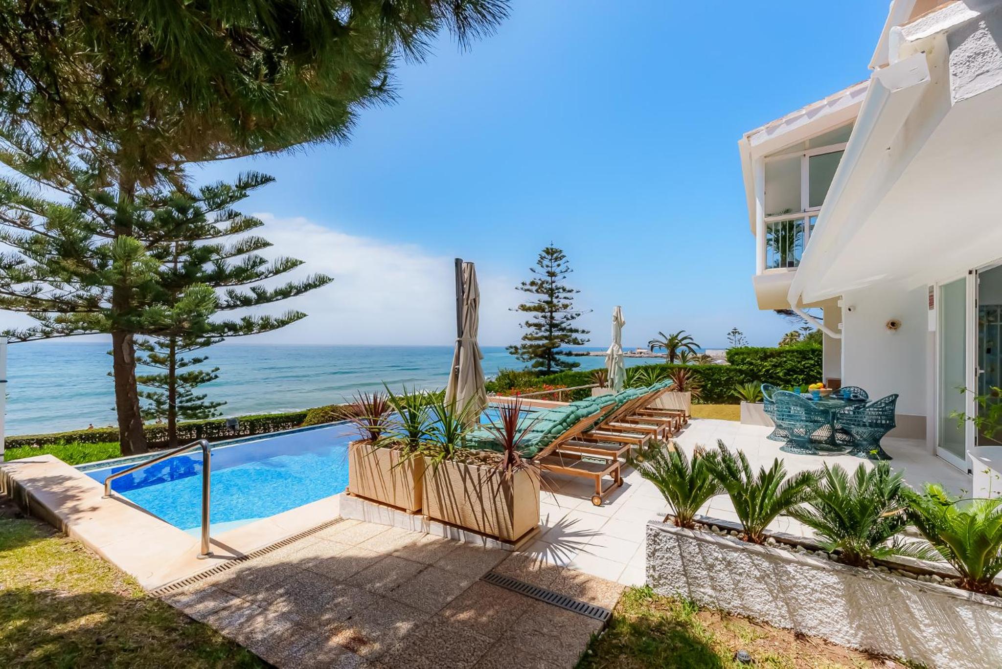 Villa Calmamar Cabopino Beachfront in Marbella