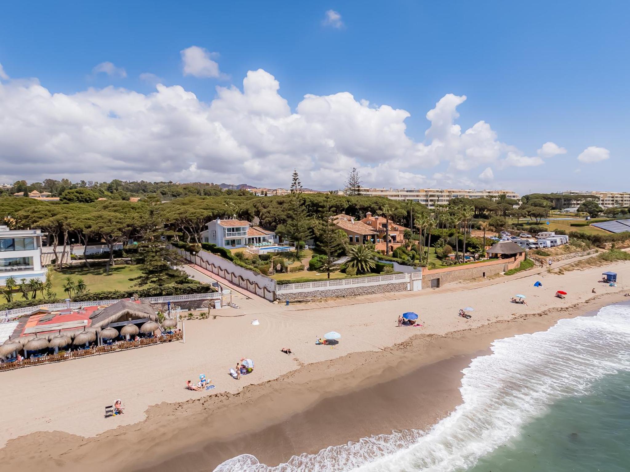 Villa Calmamar Cabopino Beachfront in Marbella