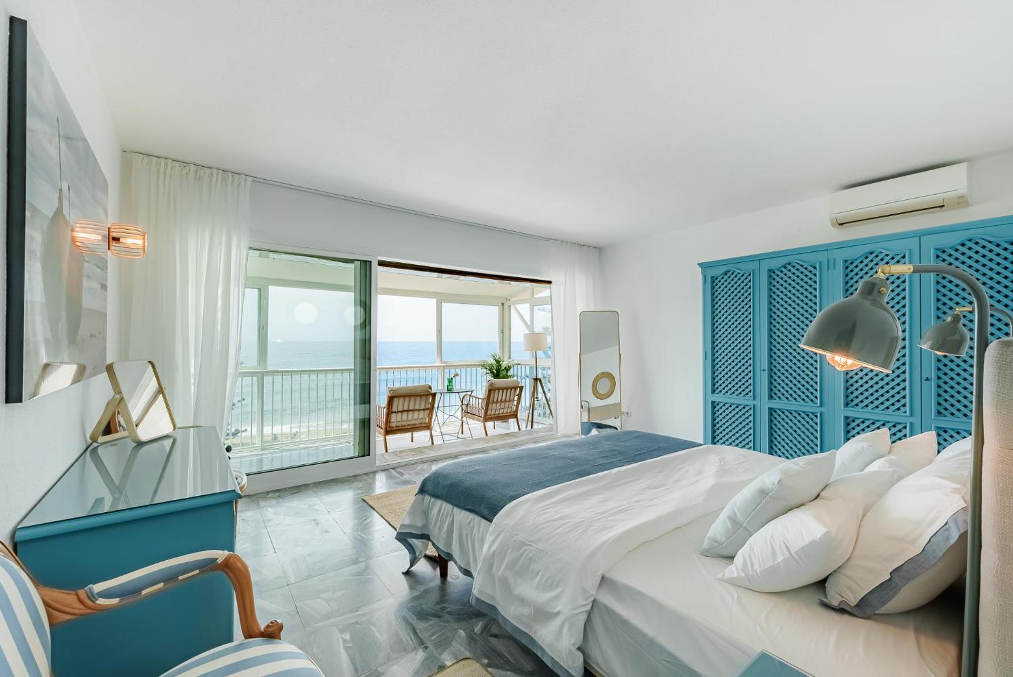Villa Calmamar Cabopino Beachfront in Marbella