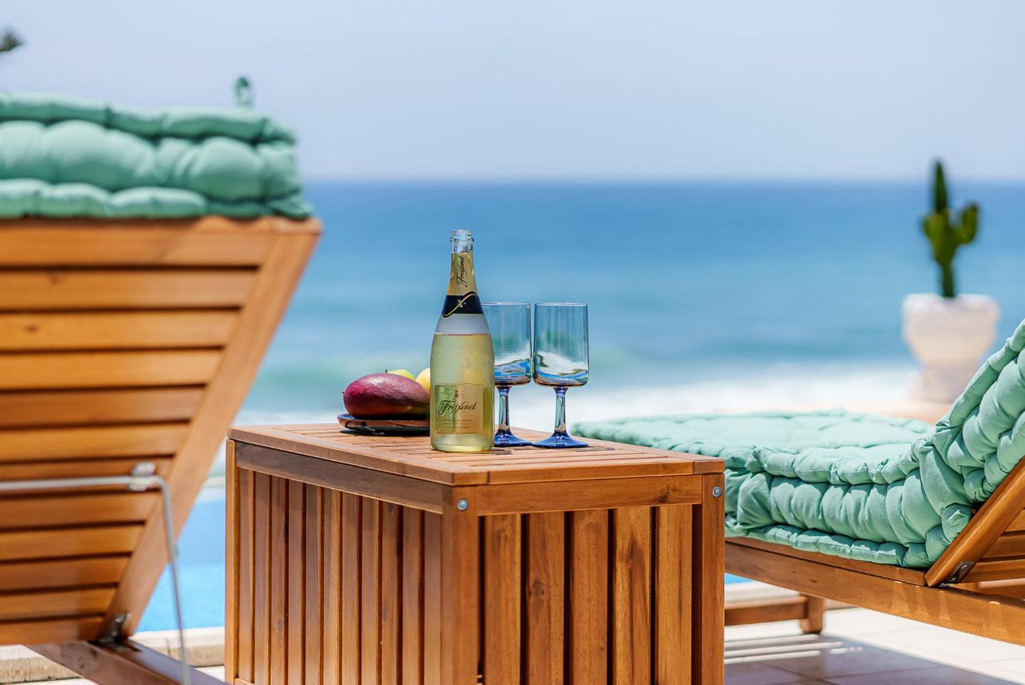 Villa Calmamar Cabopino Beachfront in Marbella