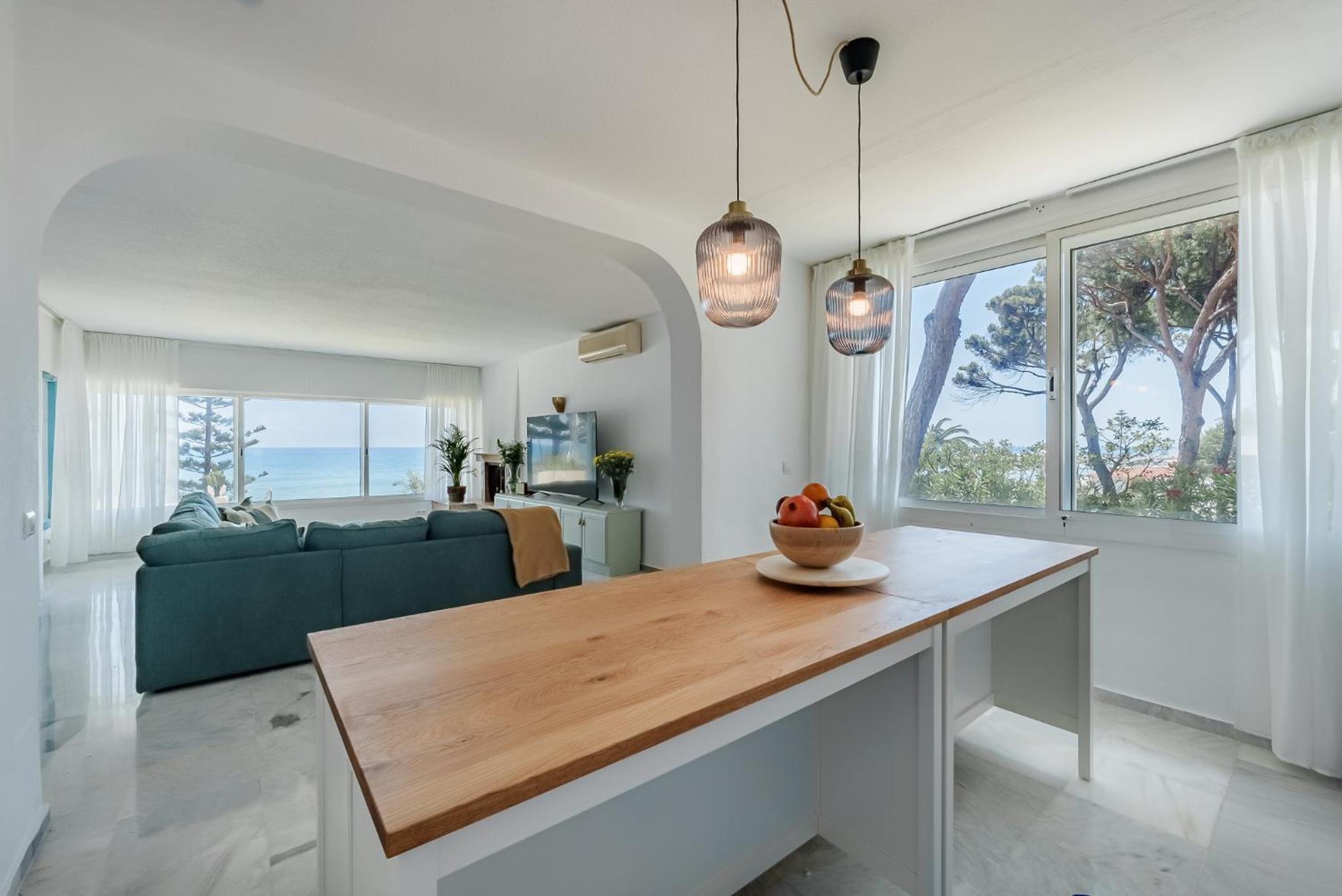 Villa Calmamar Cabopino Beachfront in Marbella