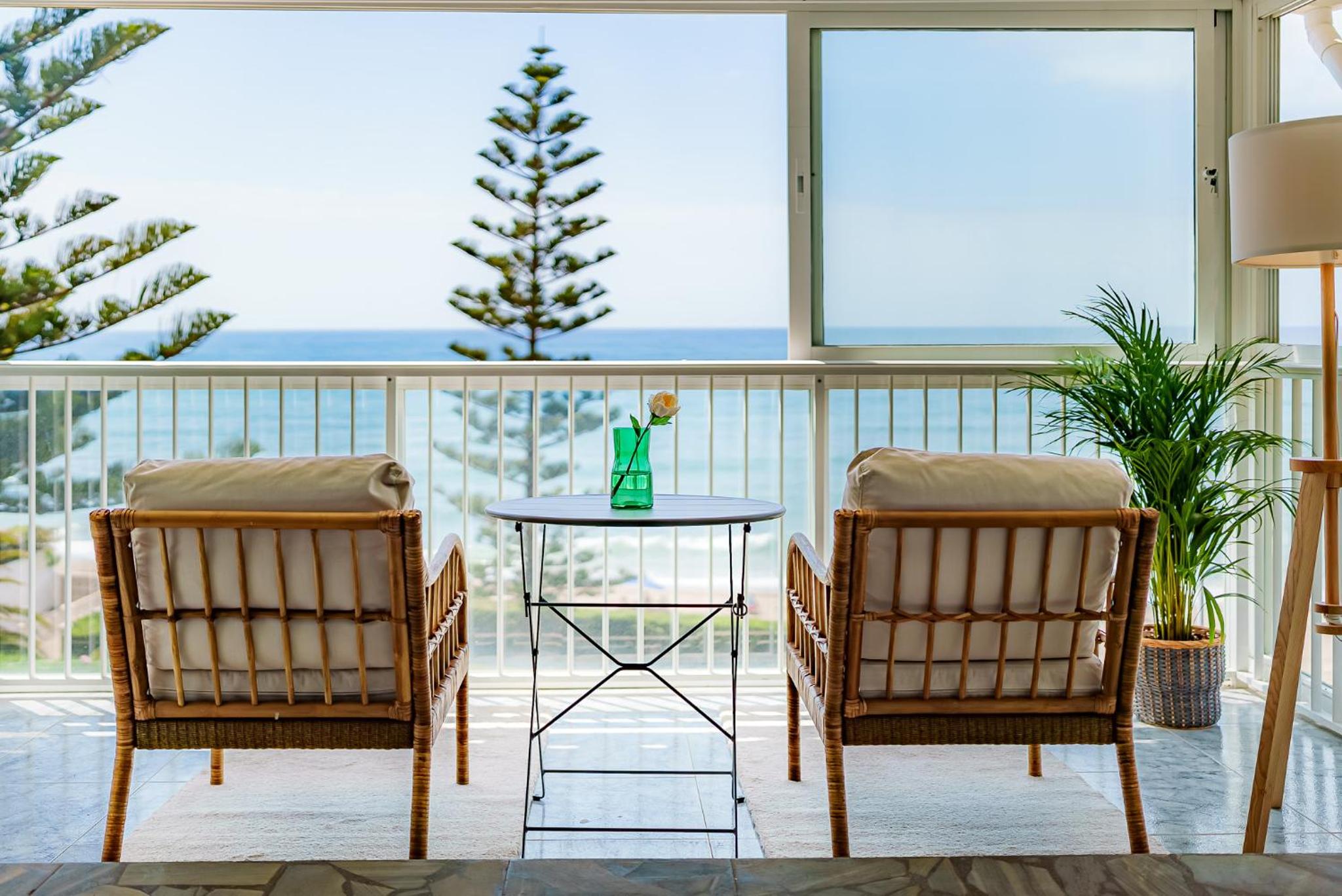 Villa Calmamar Cabopino Beachfront in Marbella