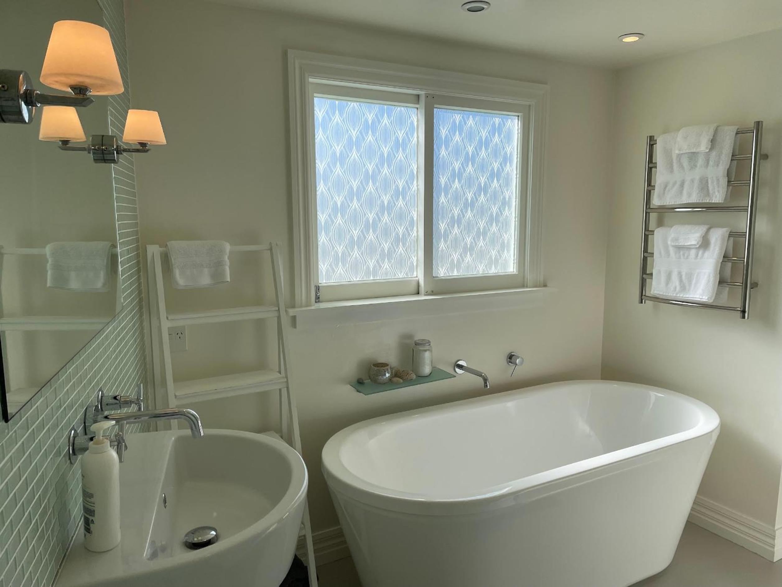 Incredible Views! Luxurious Studio & Outdoor Living
