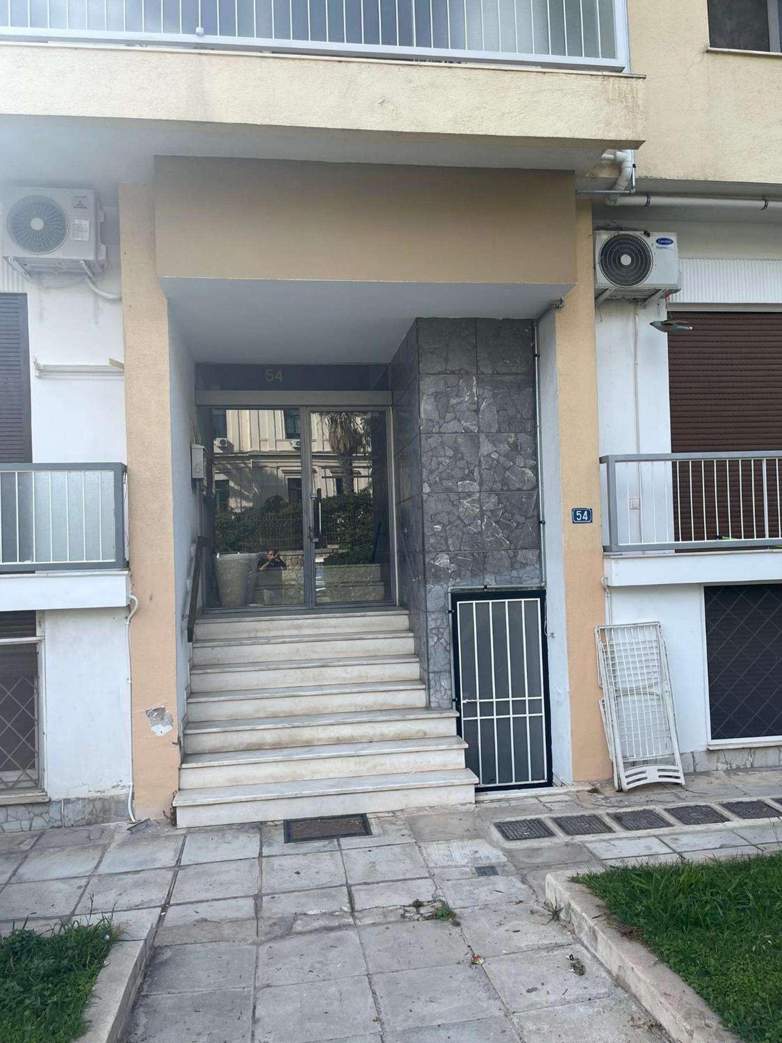 Stylish apt with Garden, Hilton area. near Metro