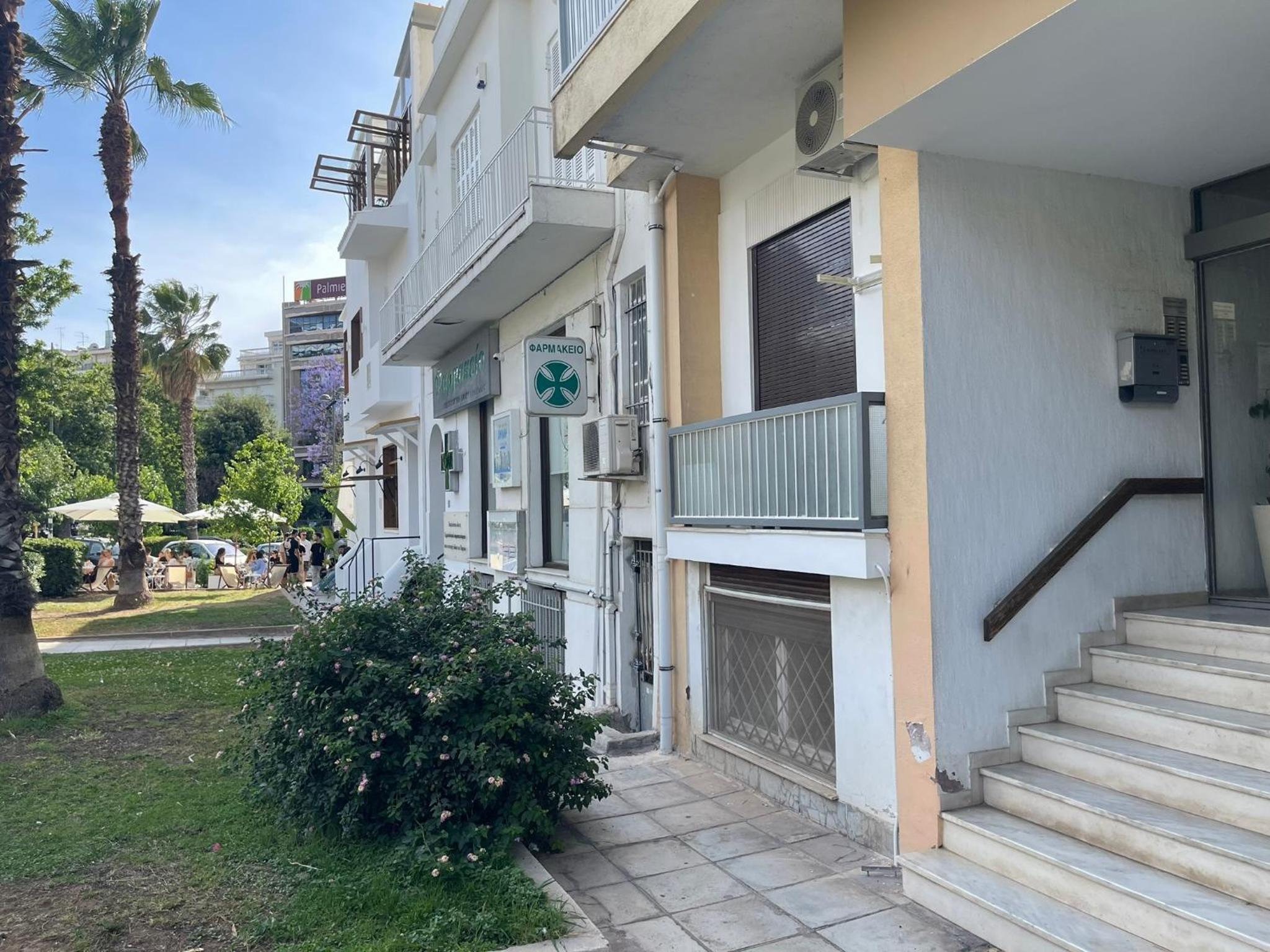 Stylish apt with Garden, Hilton area. near Metro