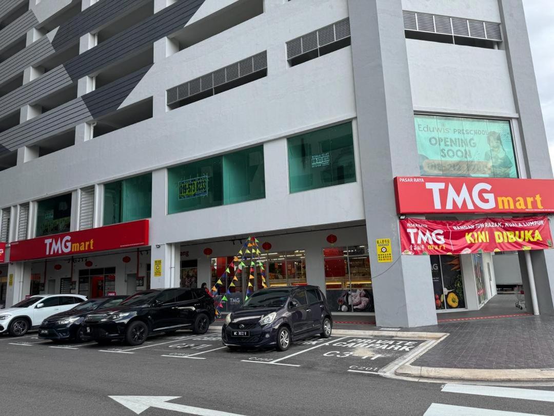 Corner KL Pool View RC Residence with High Internet Speed 500Mbps
