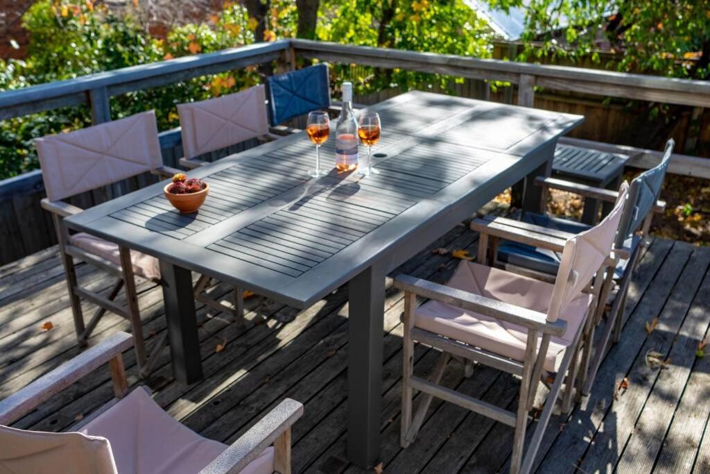 Battery Point Village - Stunning Large Home