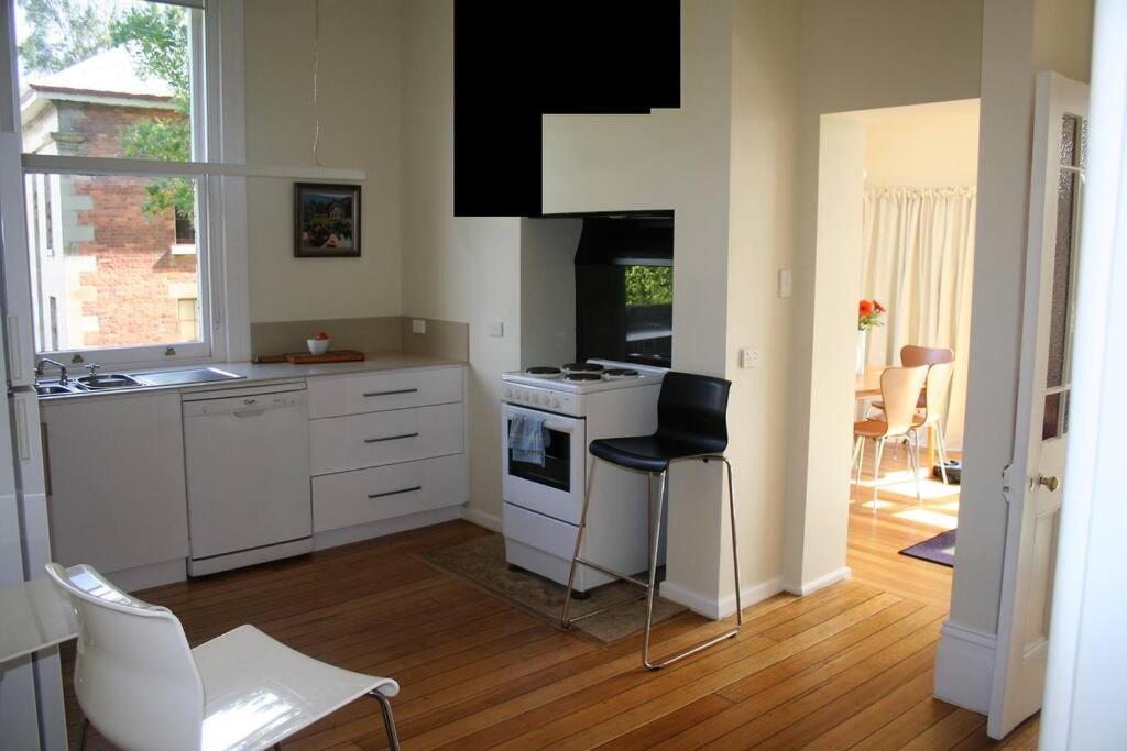 Battery Point Village - Stunning Large Home