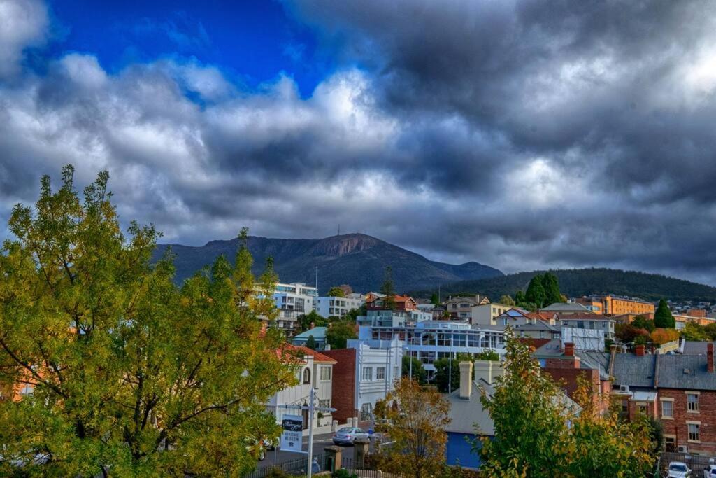 Battery Point Village - Stunning Large Home
