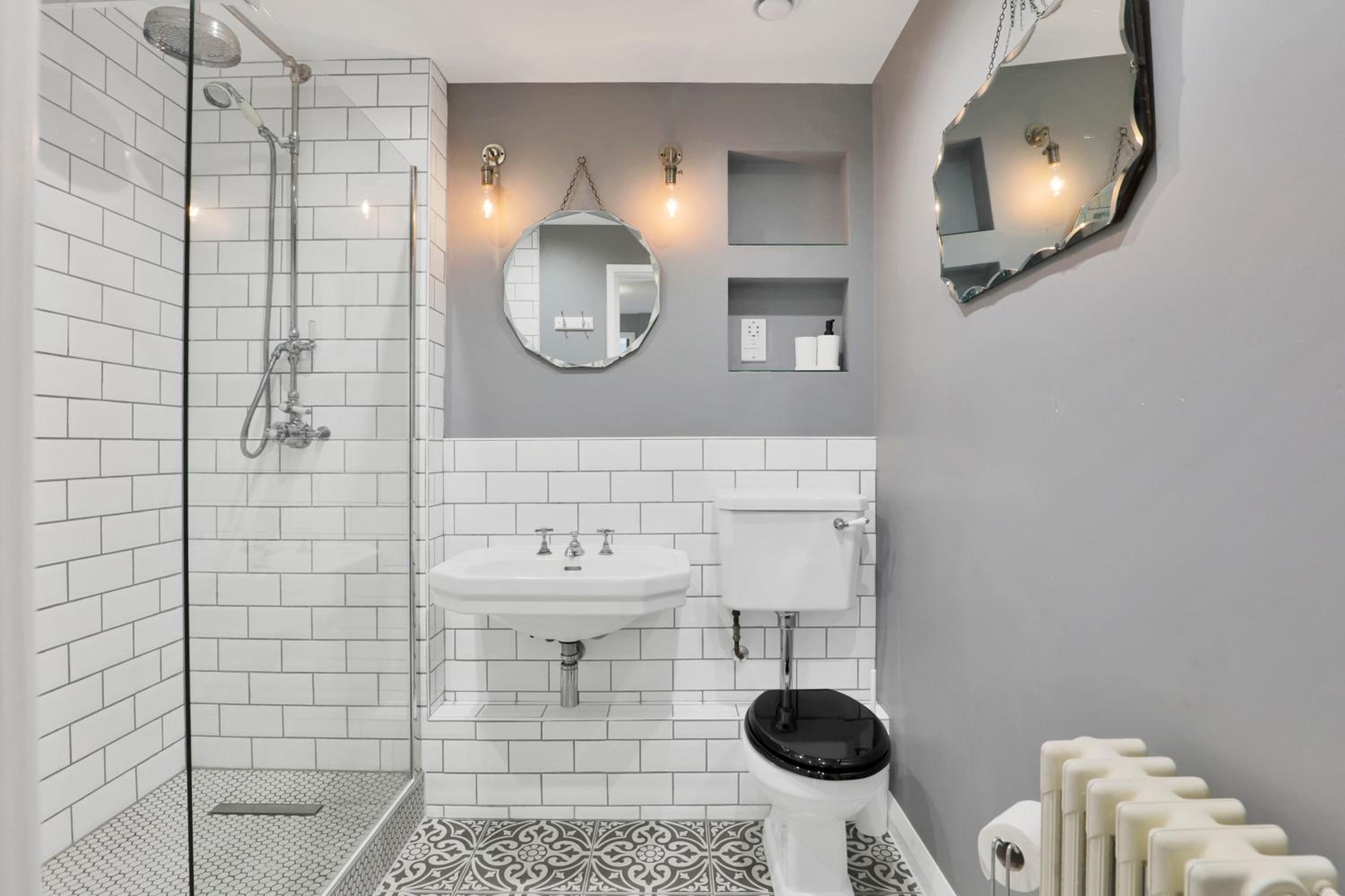 Canary Wharf Escape - Stylish 2BR - Canal Views & City Lights