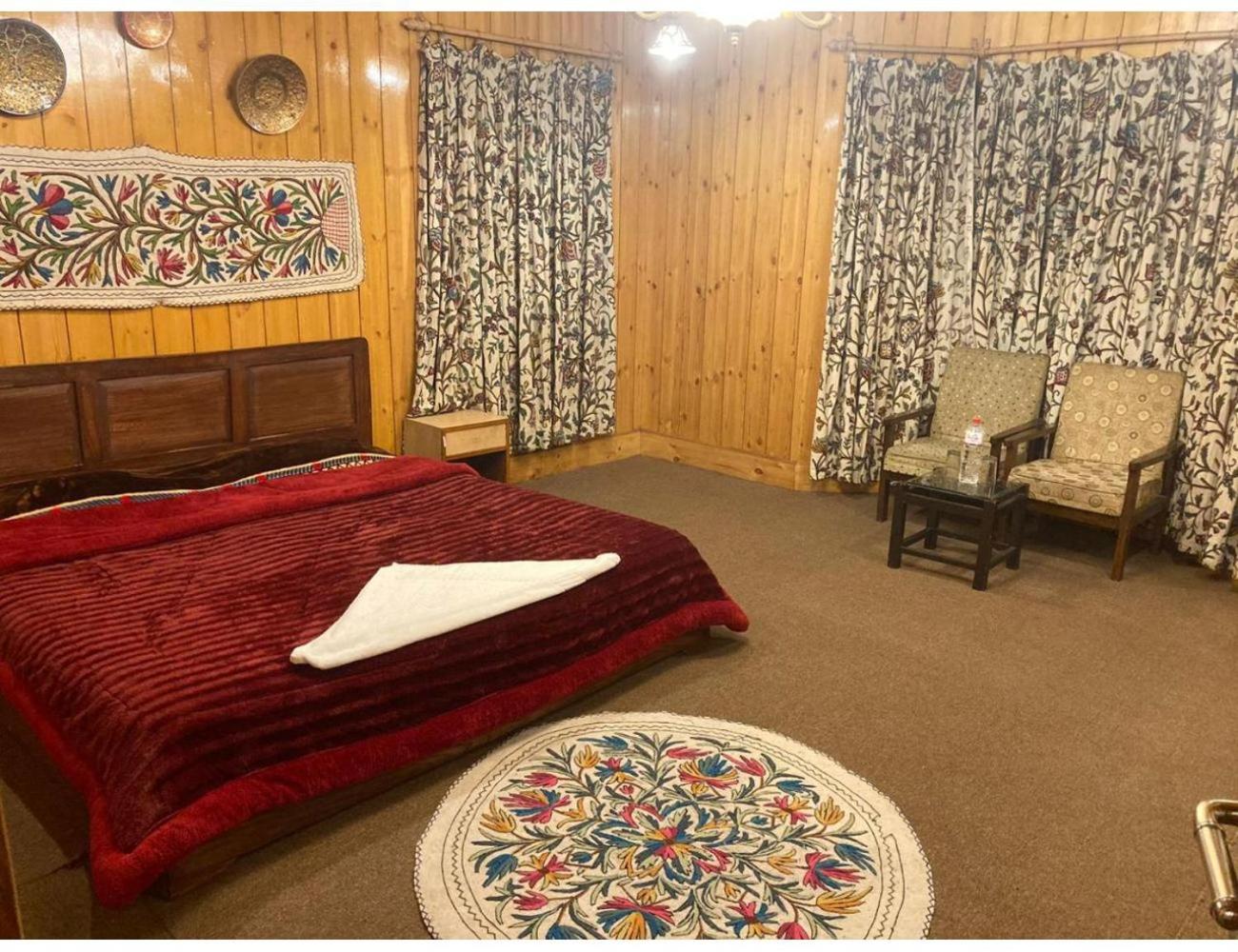 Hotel Albarq cottages & cafe, Gulmarg view 3