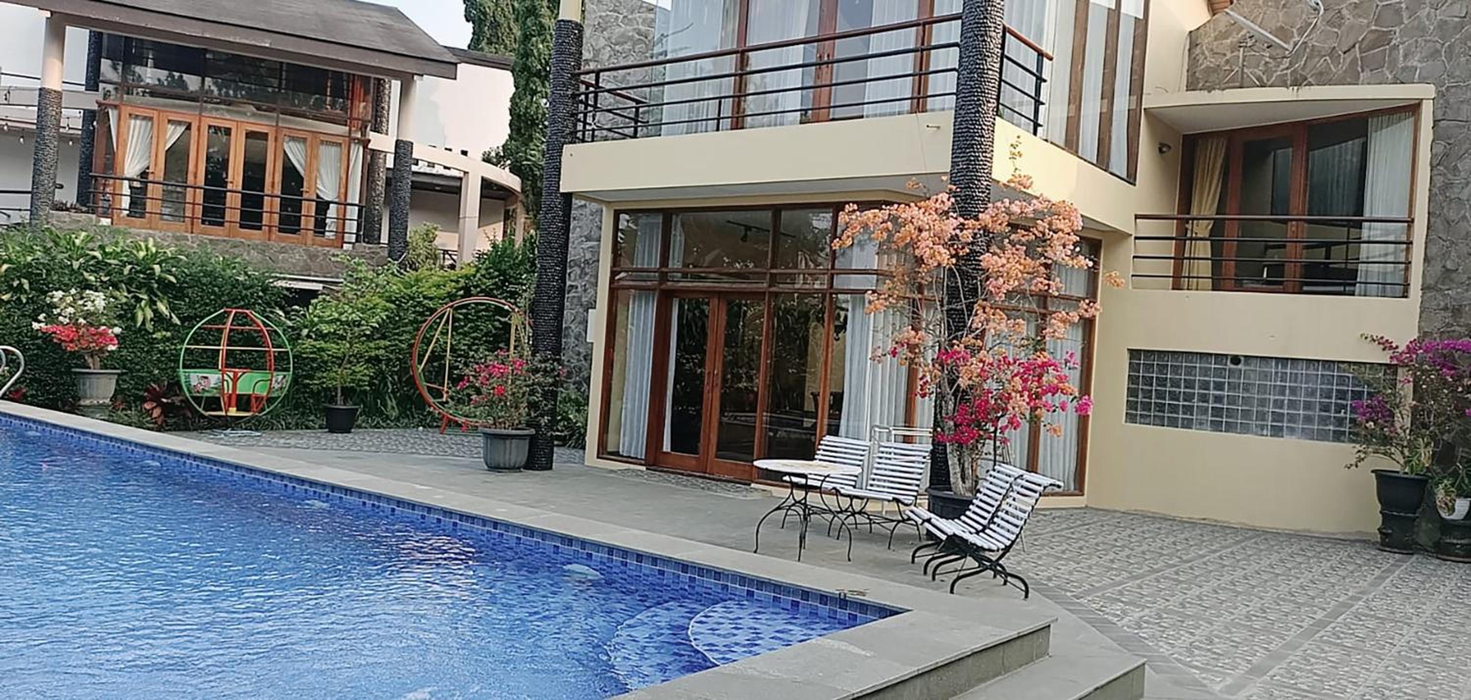 Azalea Villa's 9 Room view 4
