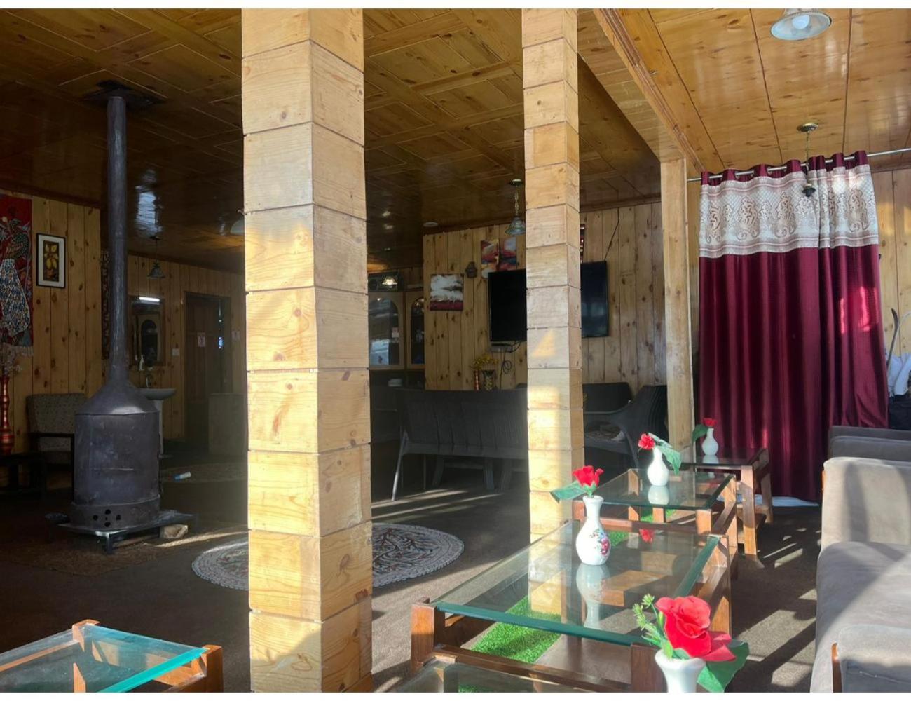 Hotel Albarq cottages & cafe, Gulmarg view 4
