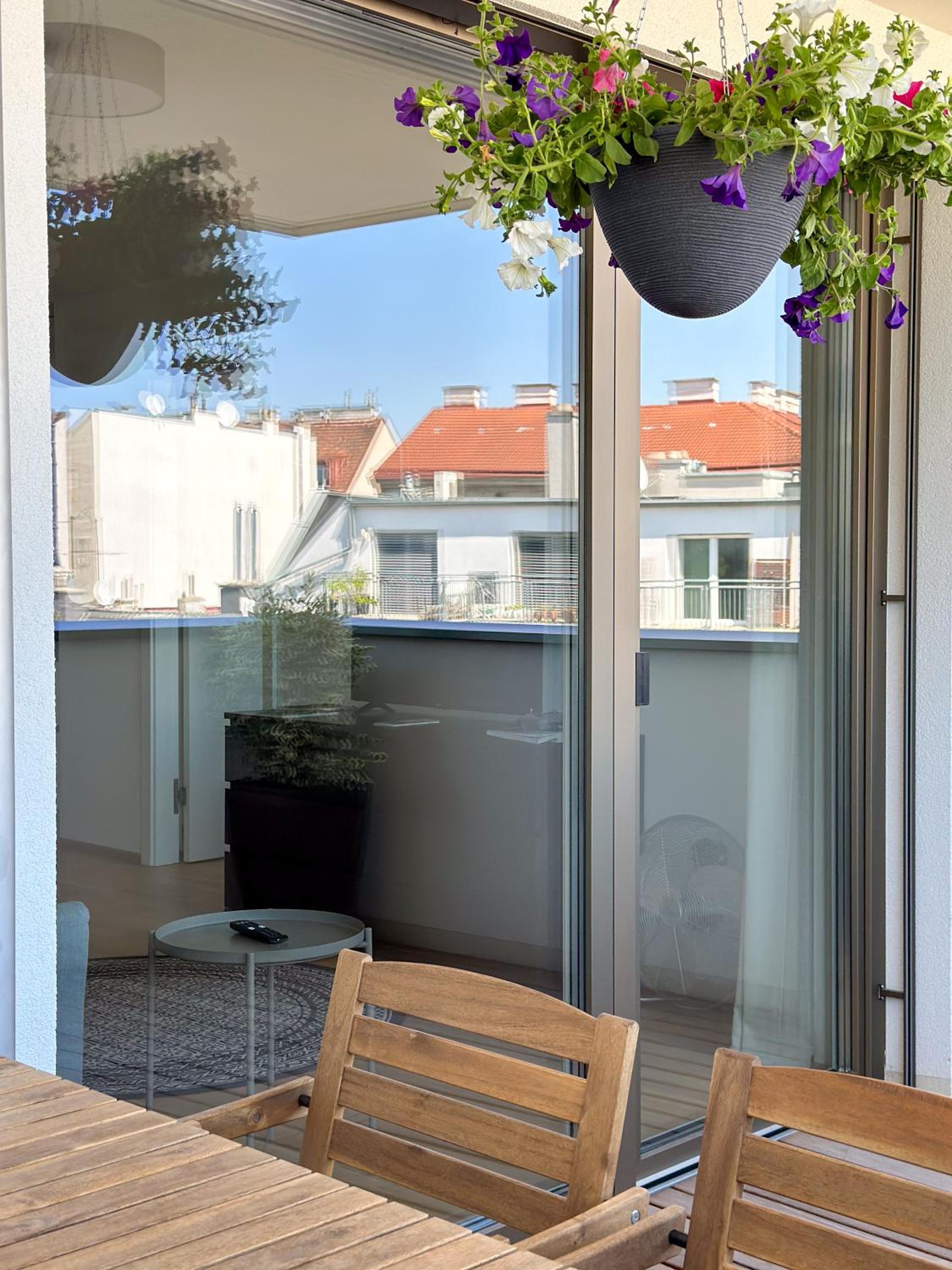 Vienna Sunny Side Up Apartments