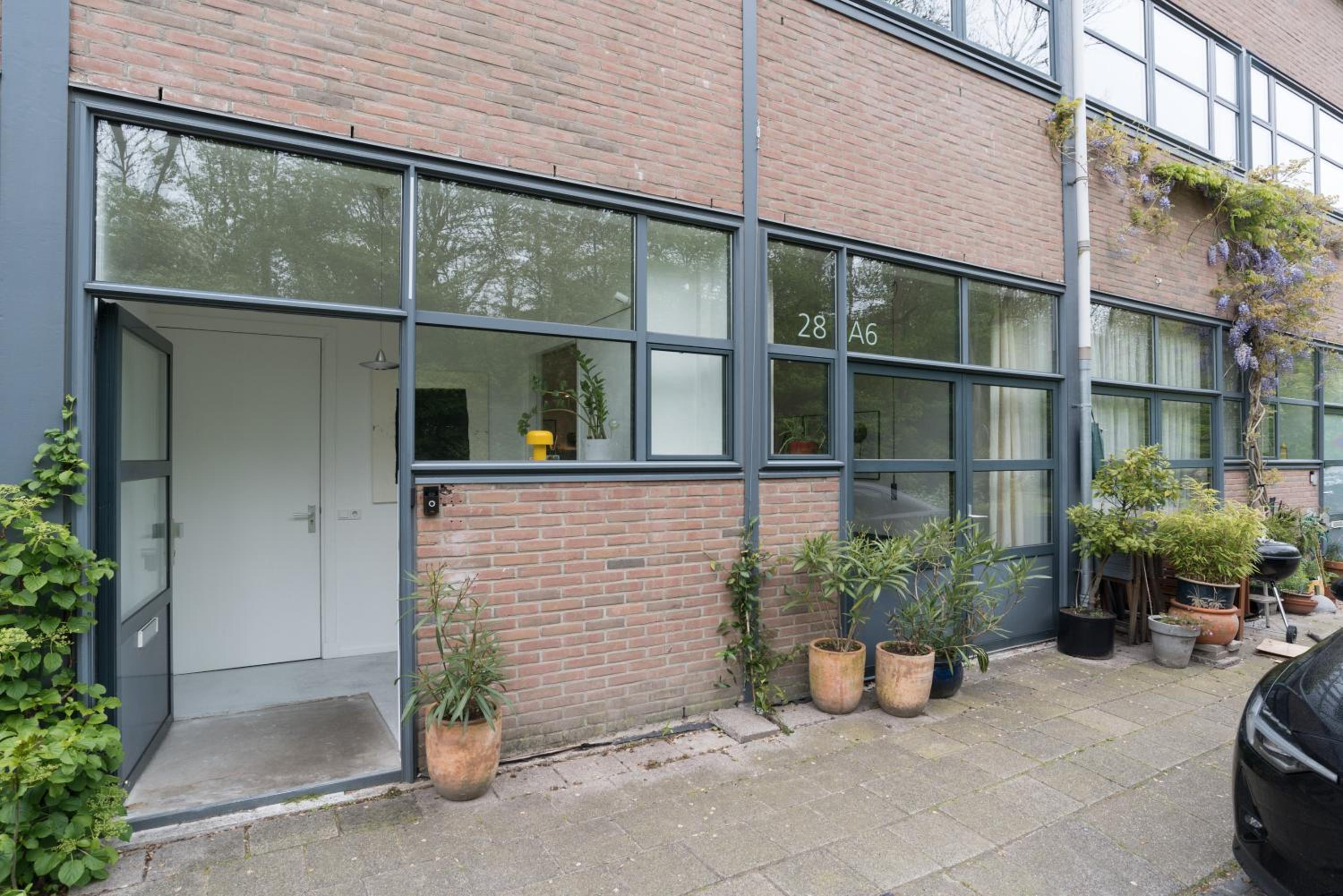 Studio in creative district, FREE parking