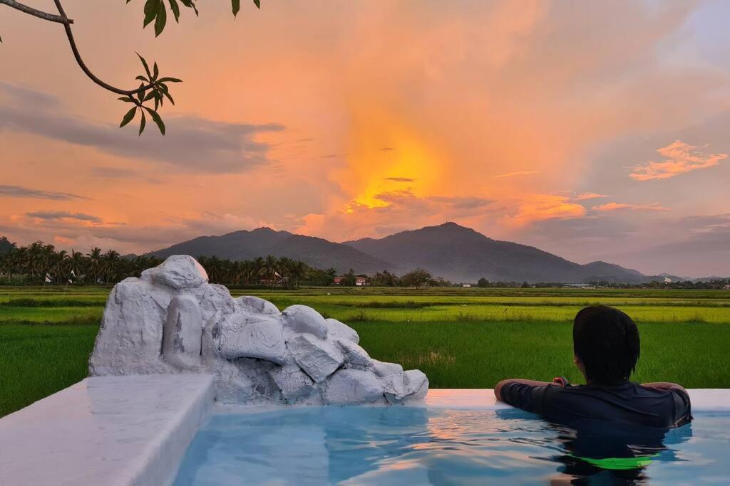 Rumah Wan Villa with Swimming Pool photo 5