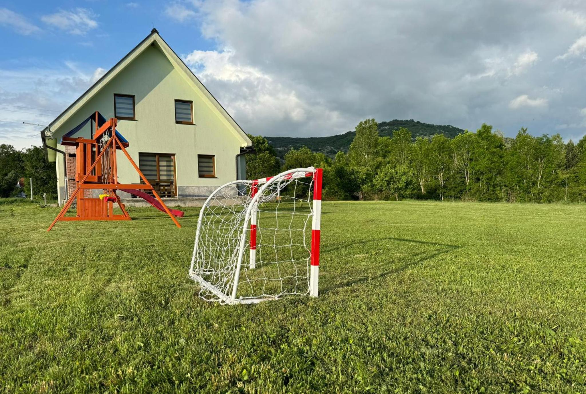 Tribistovo Holiday House