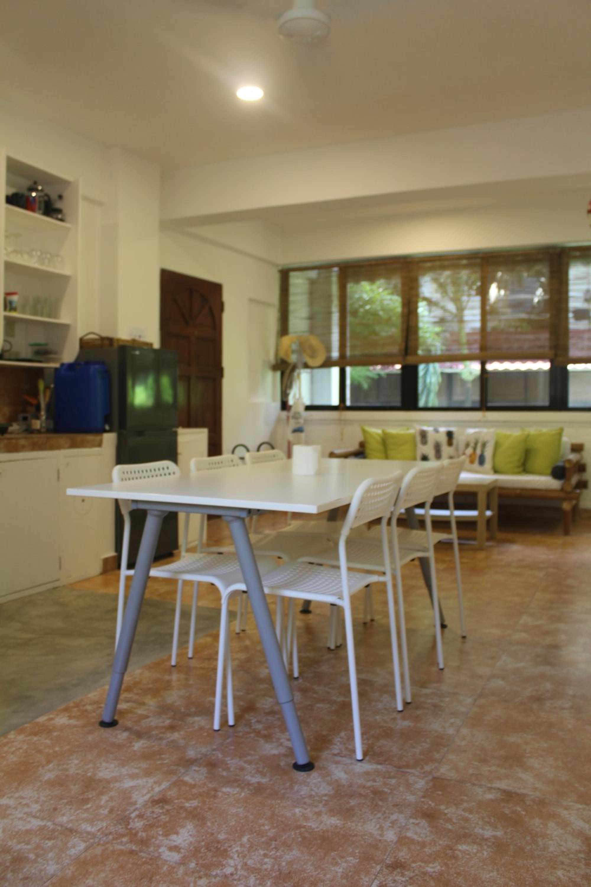 Cozy Casa 2 Bedroom Apartment A Few Steps to White Beach view 2